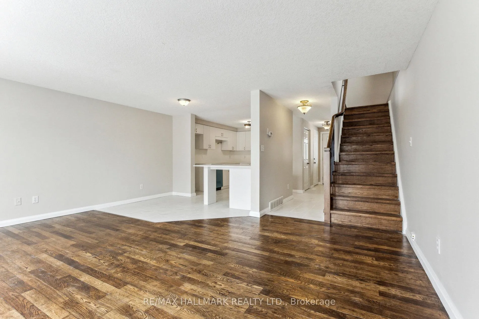 Photo 8 of 213 Snowdrop Crescent, Kitchener — HOMEH