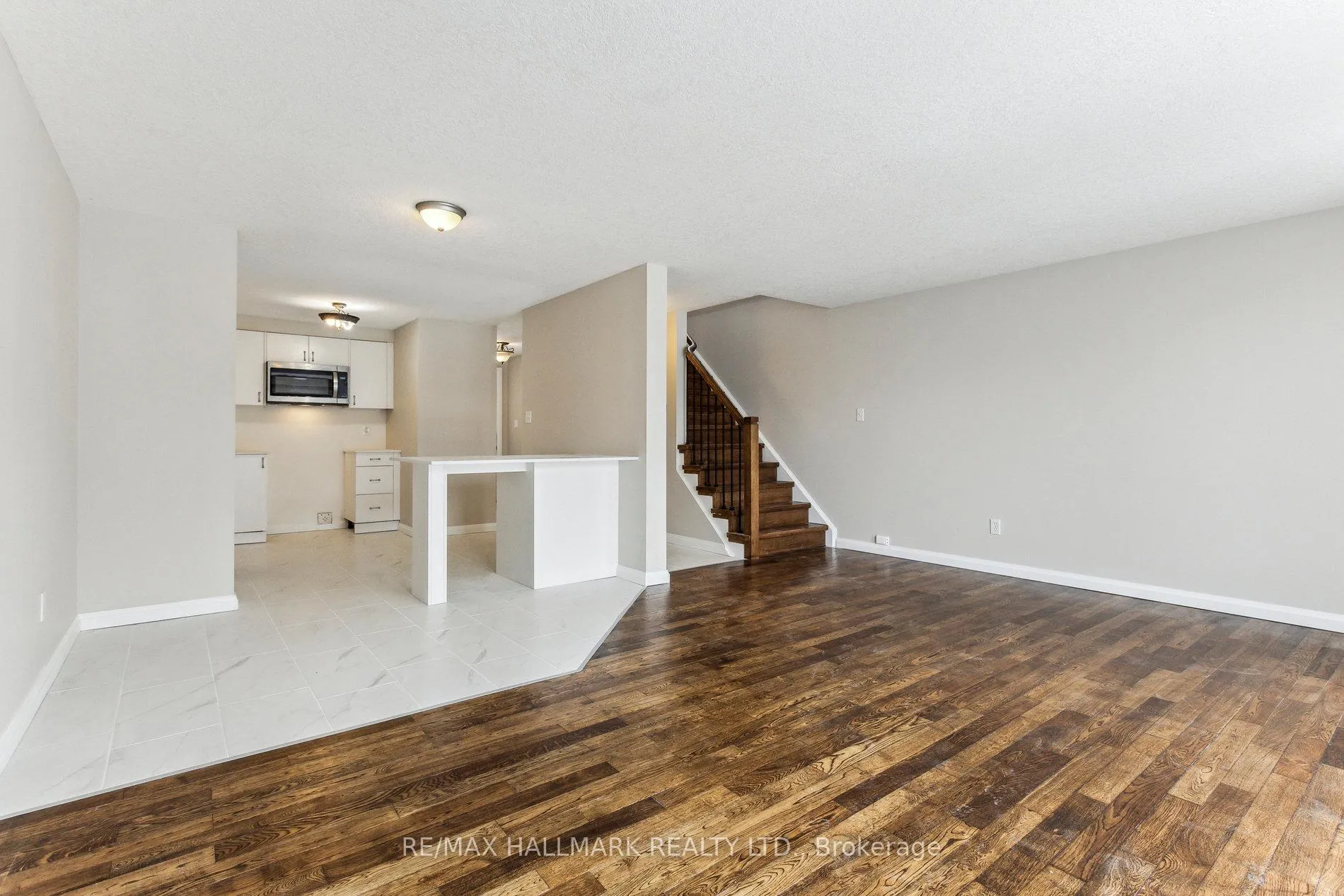 Photo 10 of 213 Snowdrop Crescent, Kitchener — HOMEH