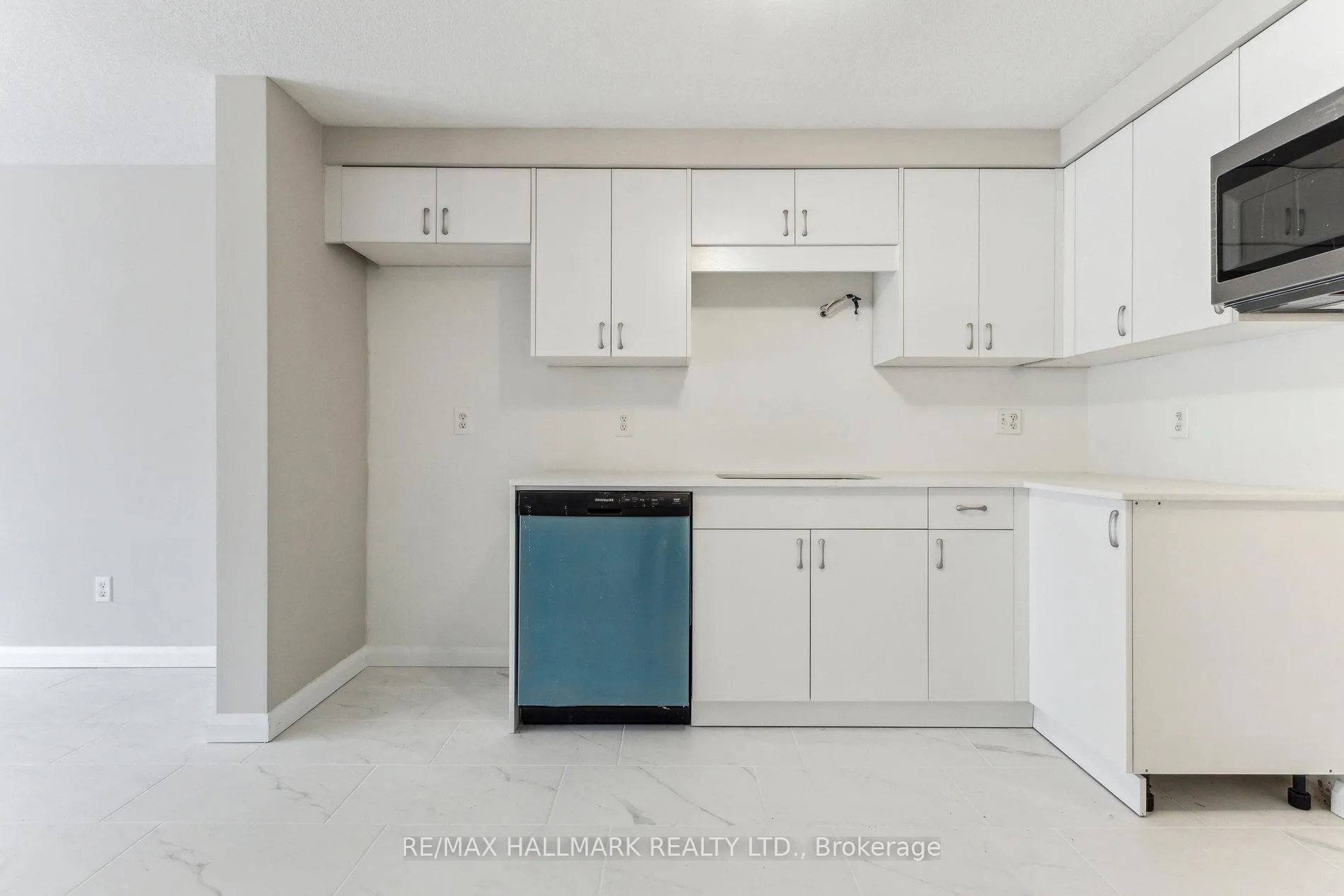 Photo 13 of 213 Snowdrop Crescent, Kitchener — HOMEH