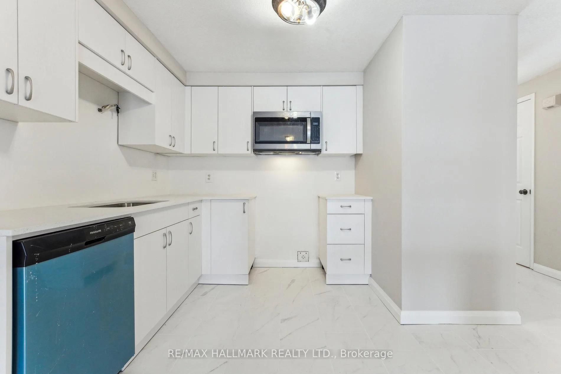 Photo 14 of 213 Snowdrop Crescent, Kitchener — HOMEH