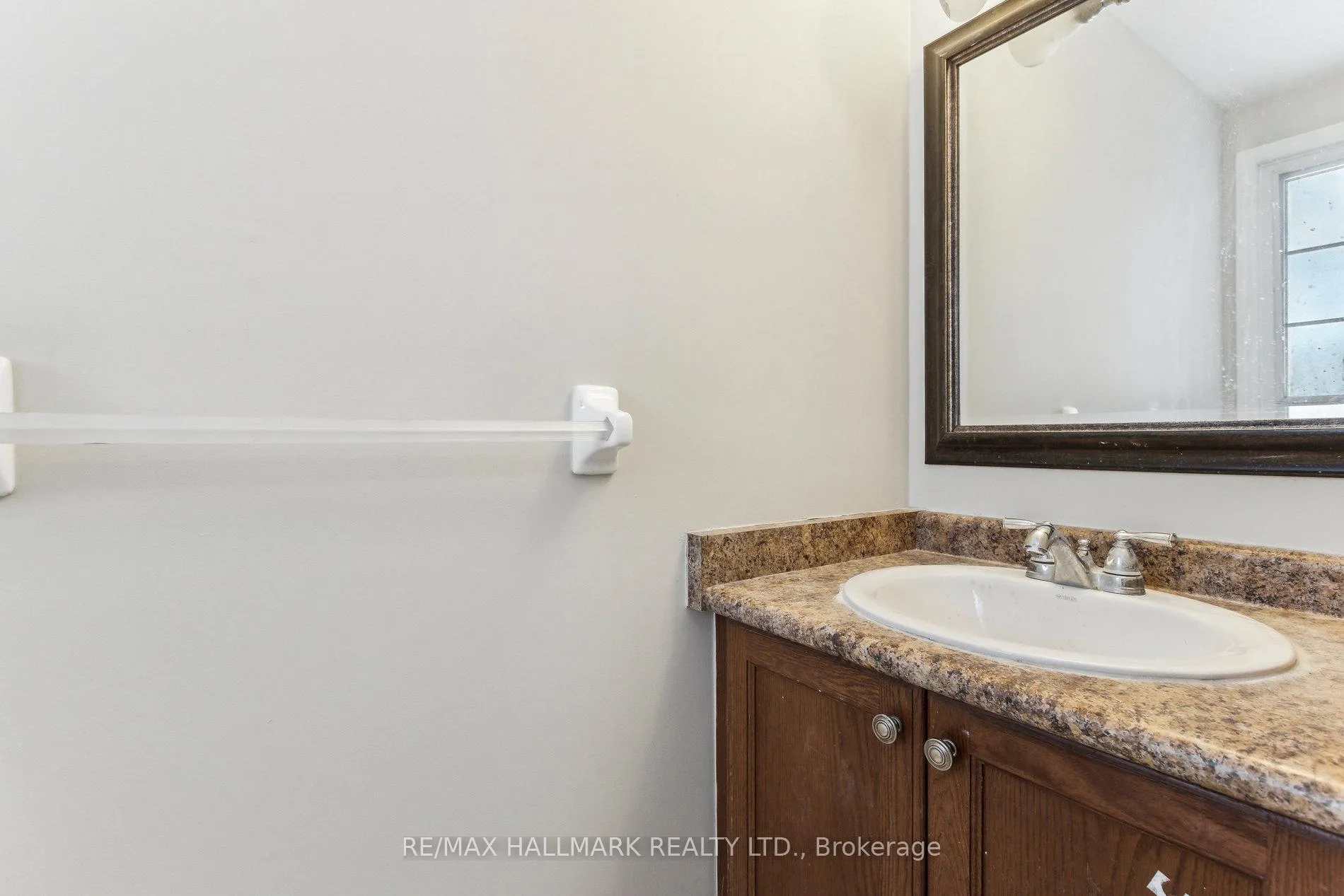 Photo 16 of 213 Snowdrop Crescent, Kitchener — HOMEH