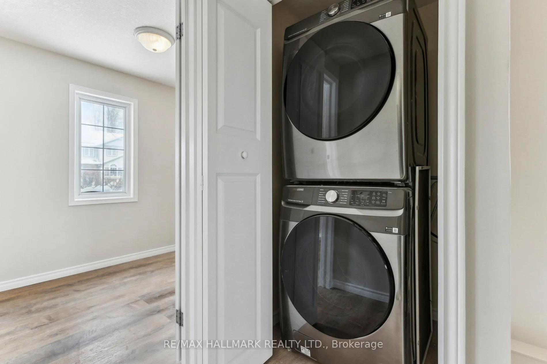 Photo 19 of 213 Snowdrop Crescent, Kitchener — HOMEH