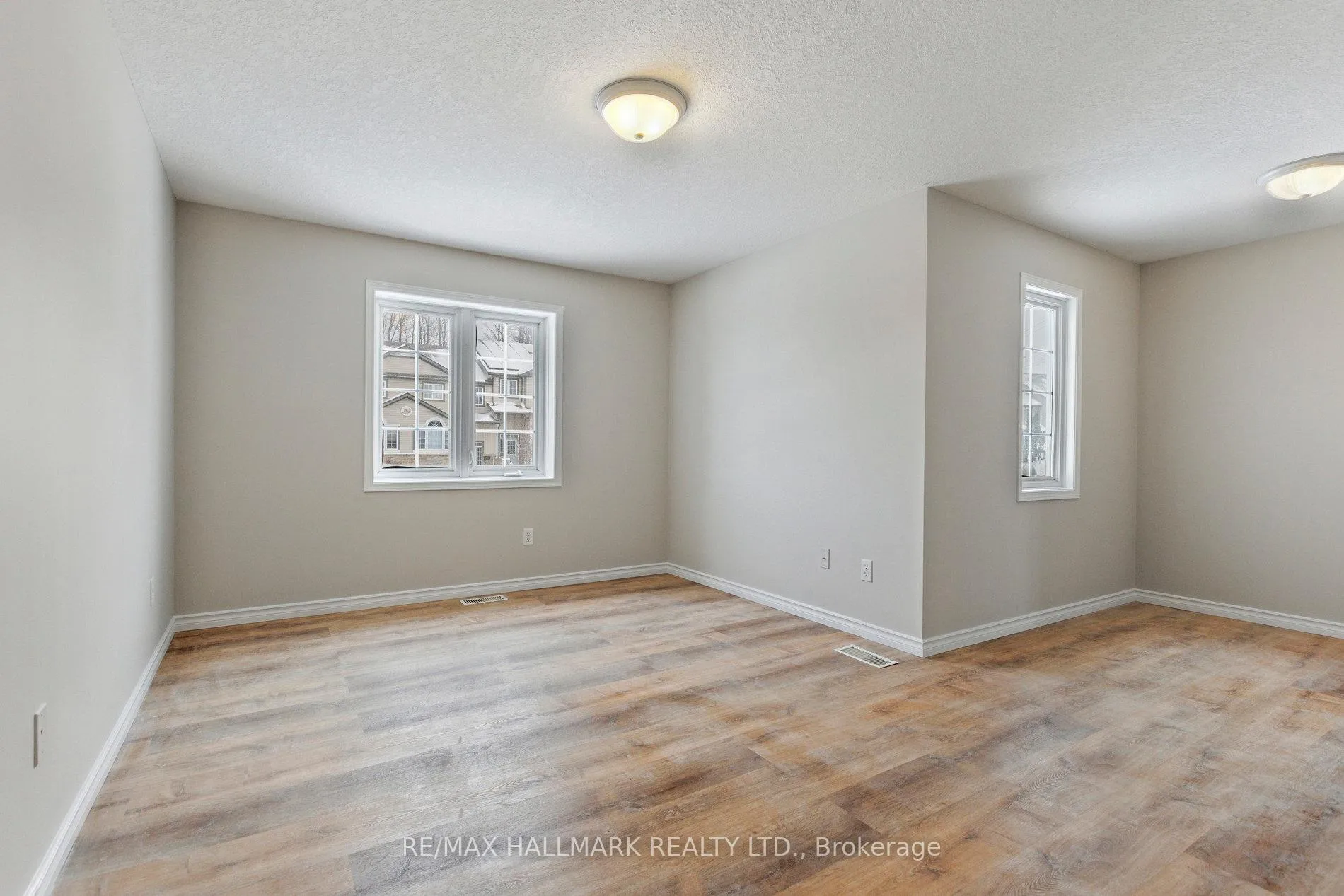 Photo 21 of 213 Snowdrop Crescent, Kitchener — HOMEH