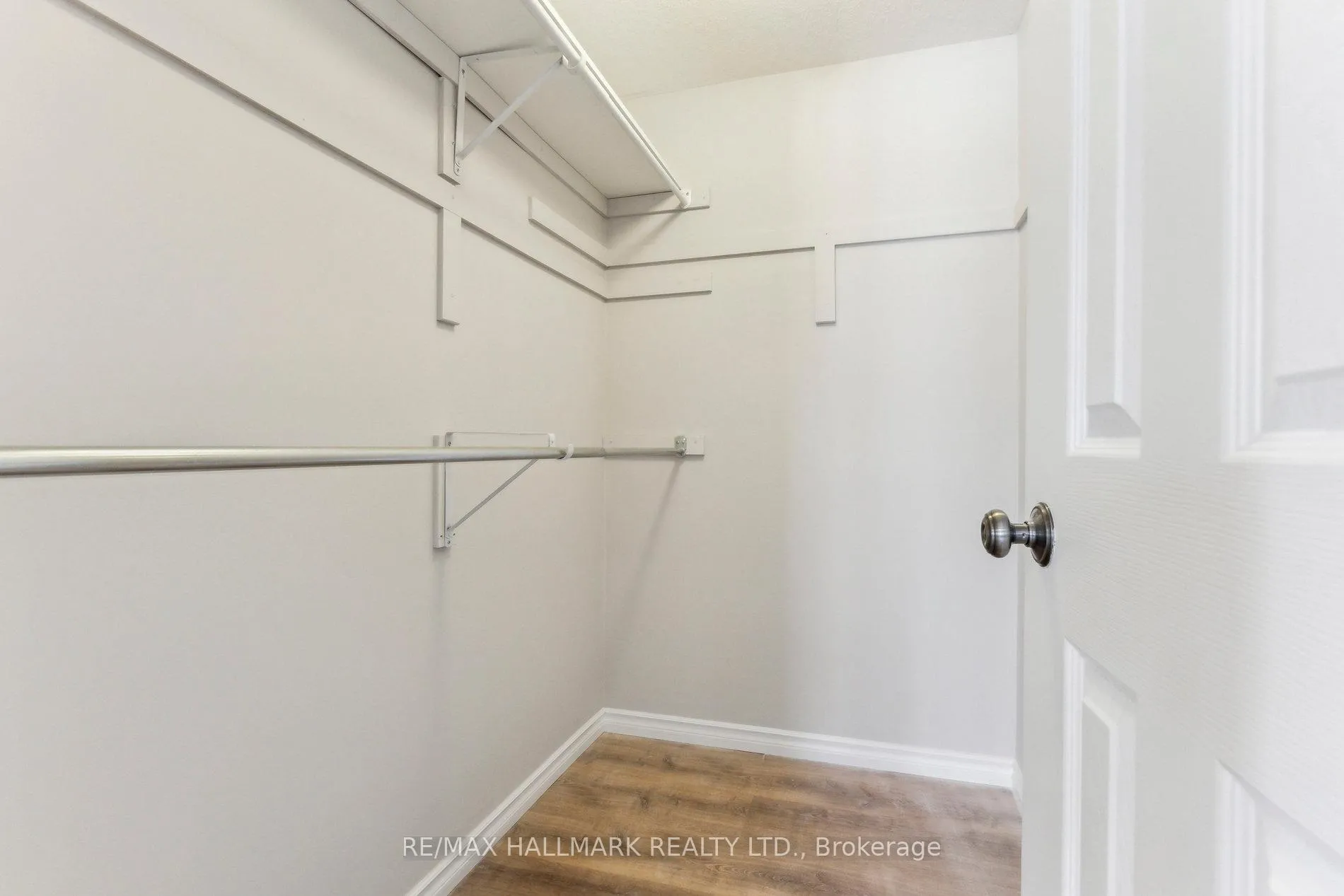 Photo 22 of 213 Snowdrop Crescent, Kitchener — HOMEH