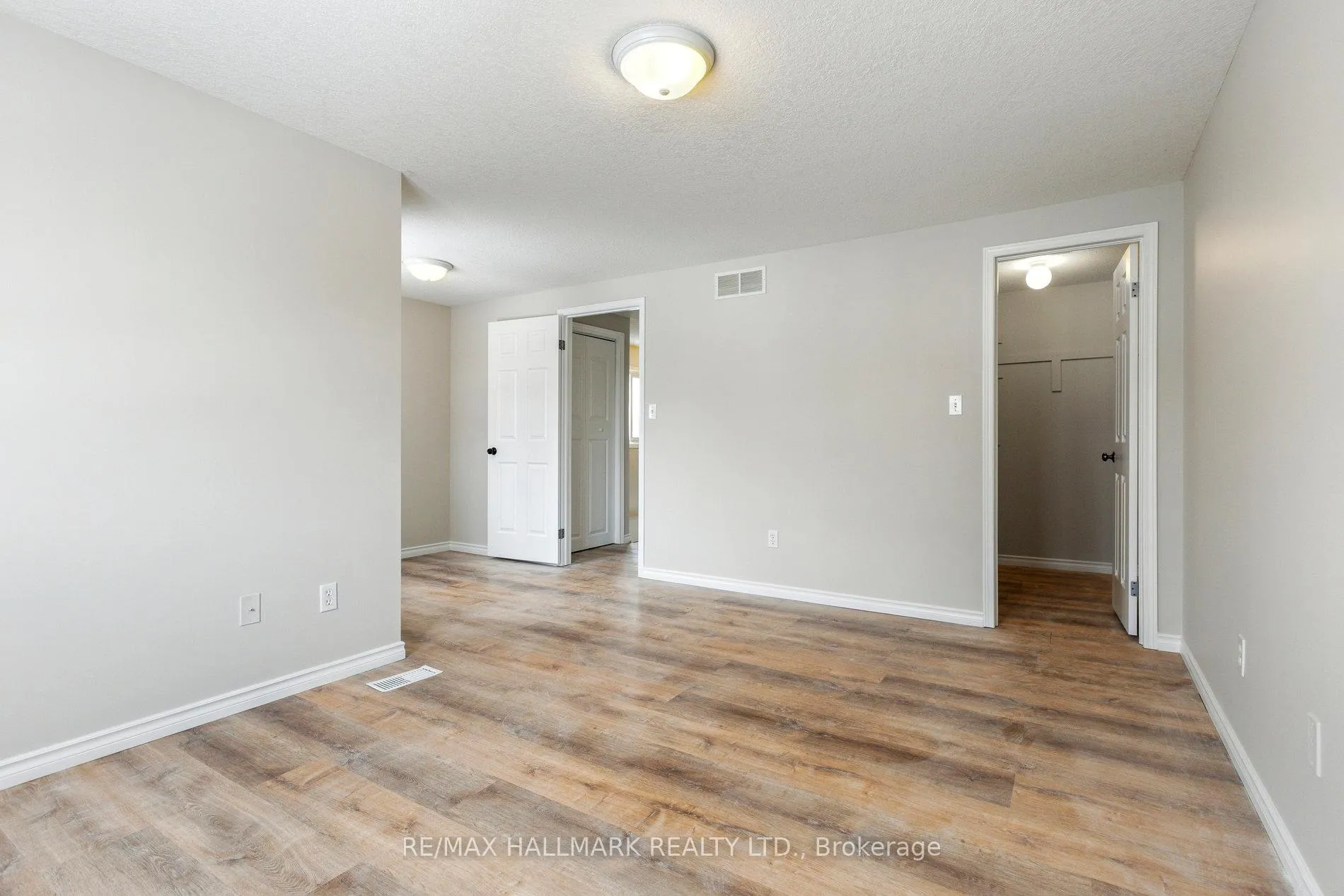 Photo 23 of 213 Snowdrop Crescent, Kitchener — HOMEH