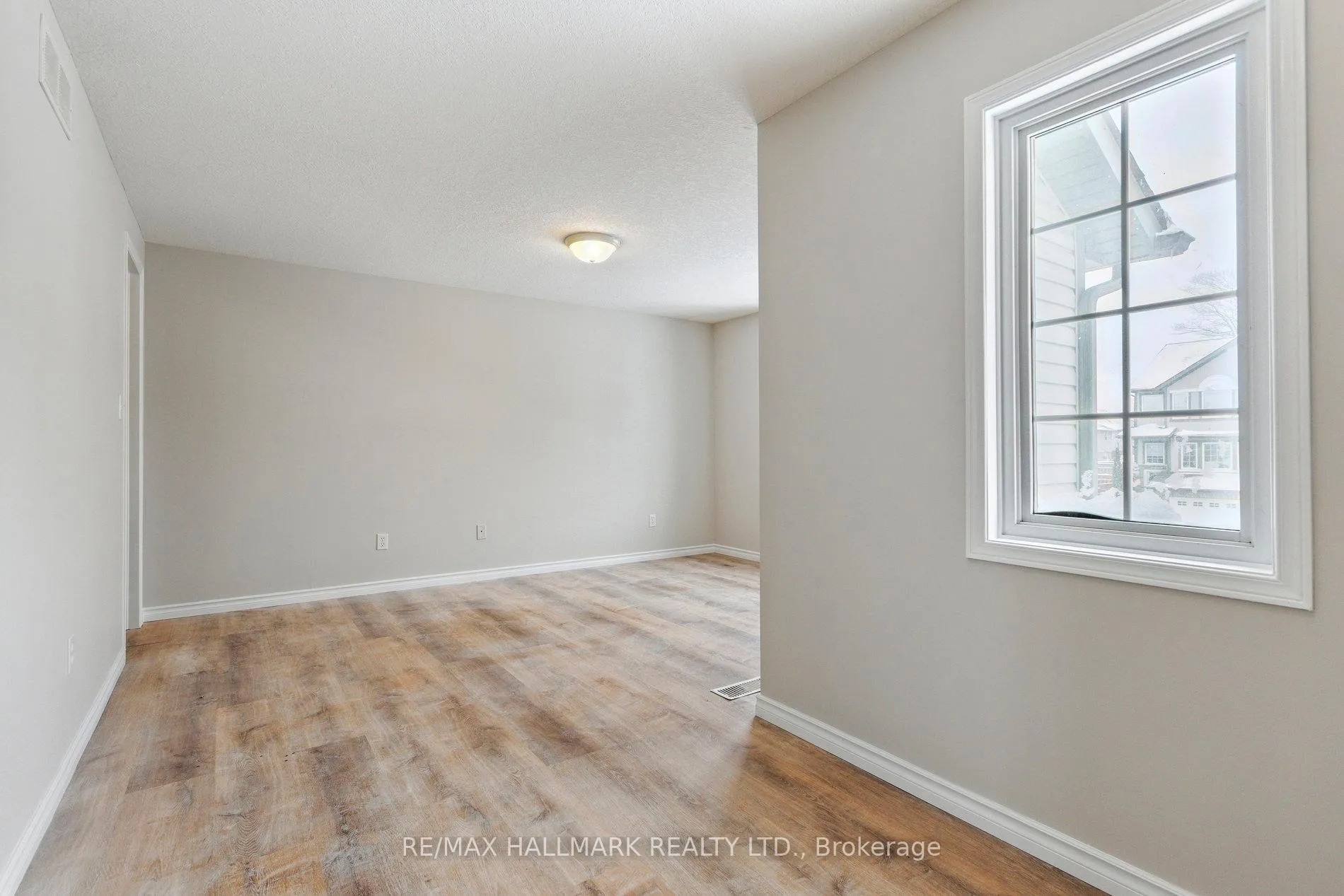 Photo 24 of 213 Snowdrop Crescent, Kitchener — HOMEH