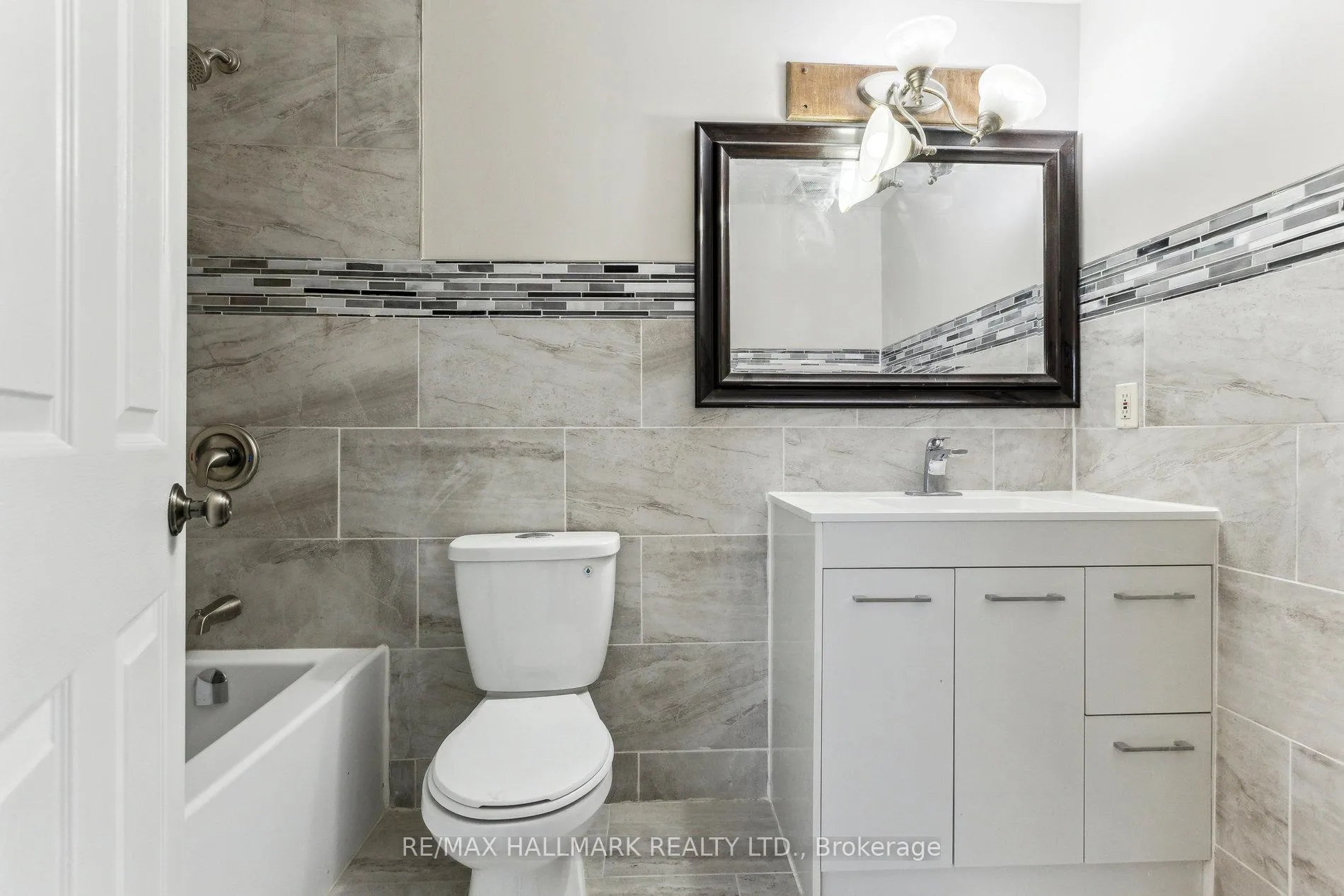 Photo 25 of 213 Snowdrop Crescent, Kitchener — HOMEH
