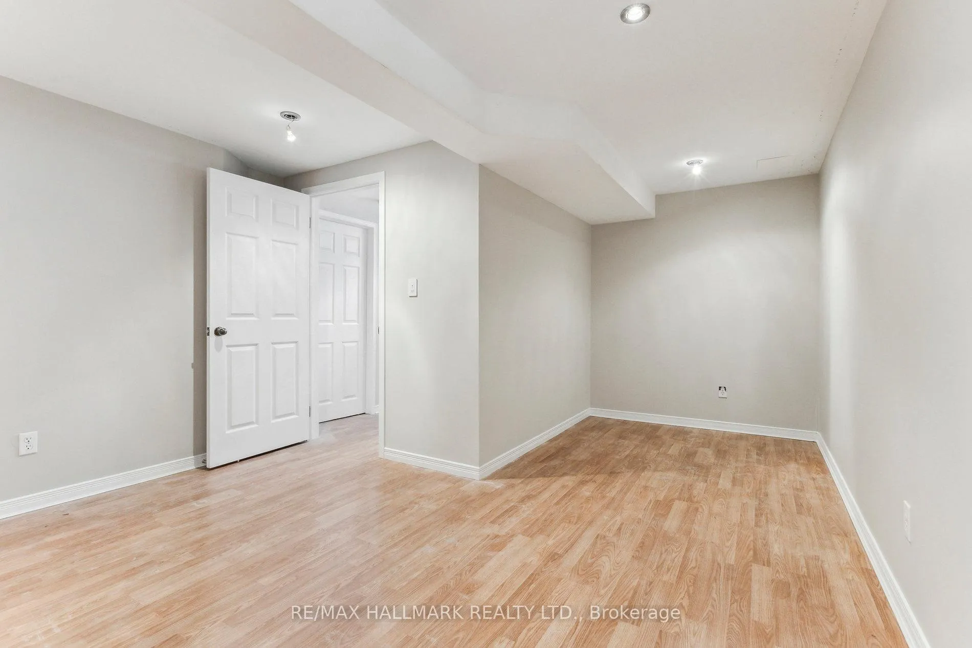 Photo 35 of 213 Snowdrop Crescent, Kitchener — HOMEH