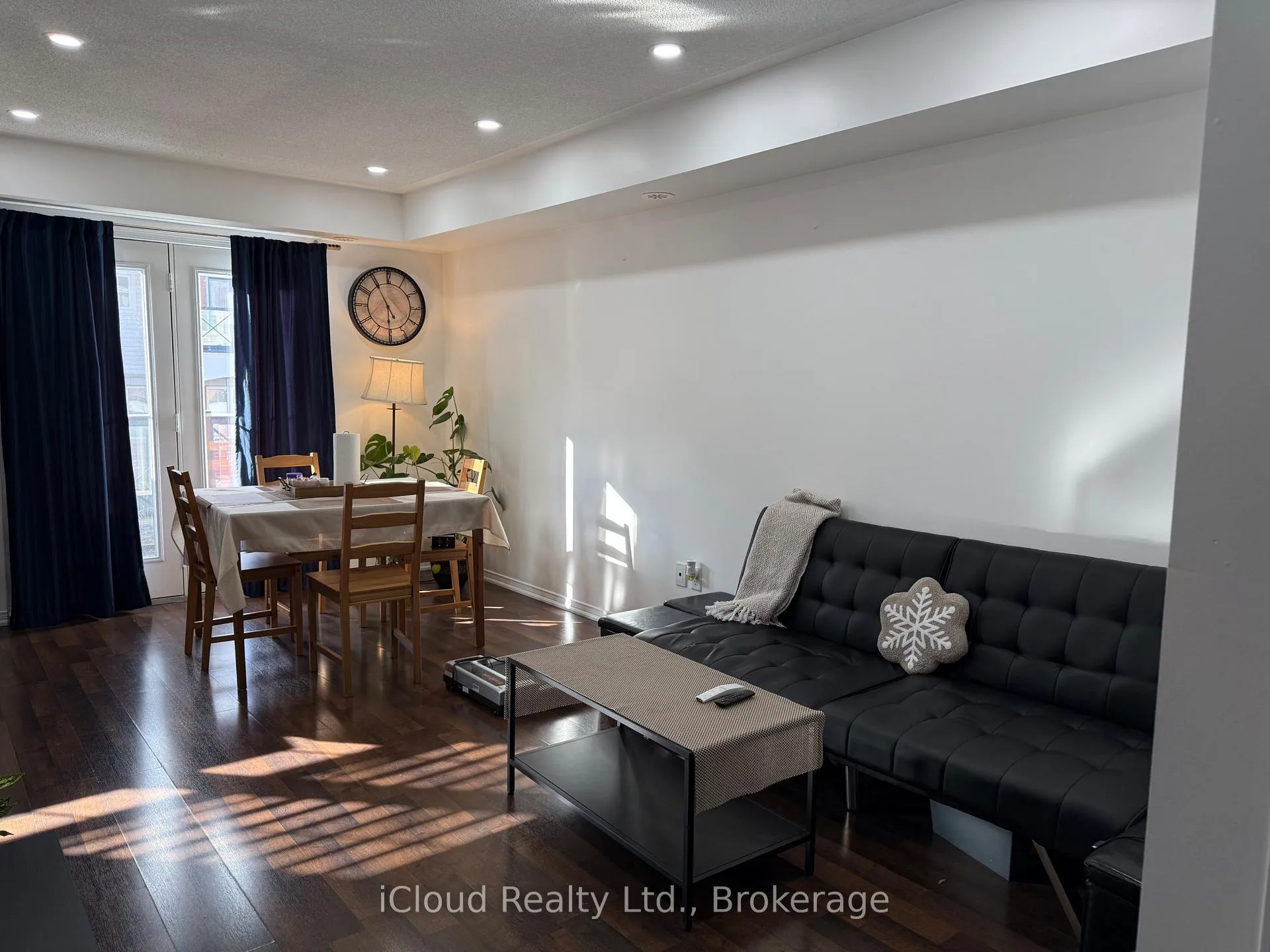 Photo 2 of Unit 8, 2460 Post Road, Oakville, River Oaks — HOMEH