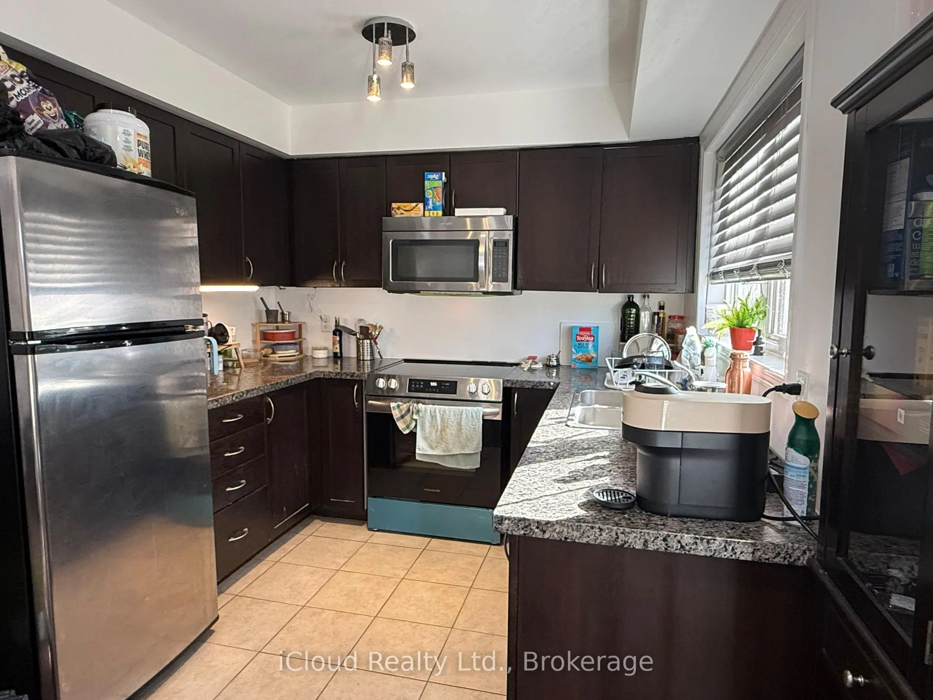 Photo 3 of Unit 8, 2460 Post Road, Oakville, River Oaks — HOMEH