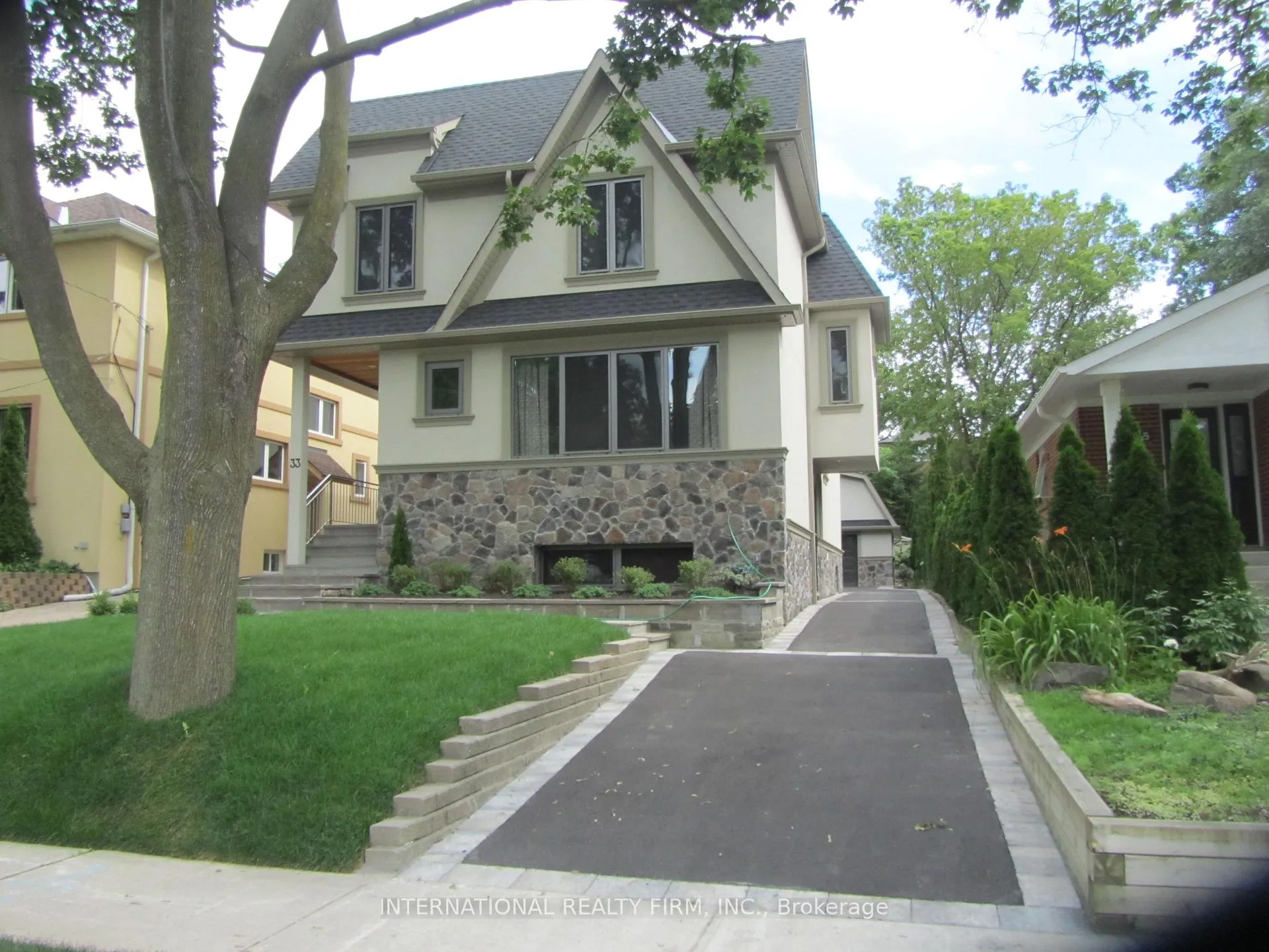 Photo 1 of 33 Cloverhill Road, Etobicoke, Stonegate-Queensway — HOMEH