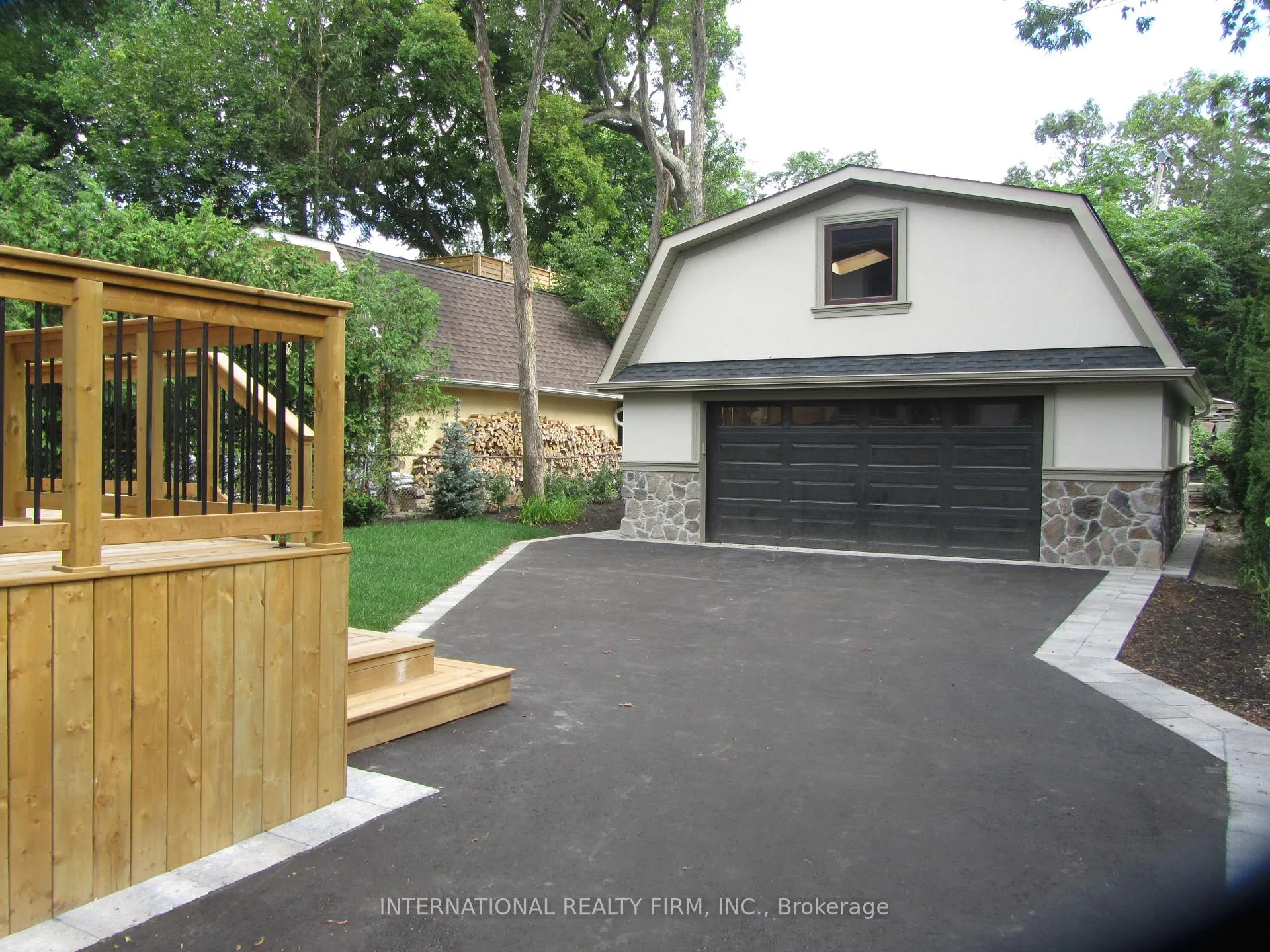 Photo 4 of 33 Cloverhill Road, Etobicoke, Stonegate-Queensway — HOMEH