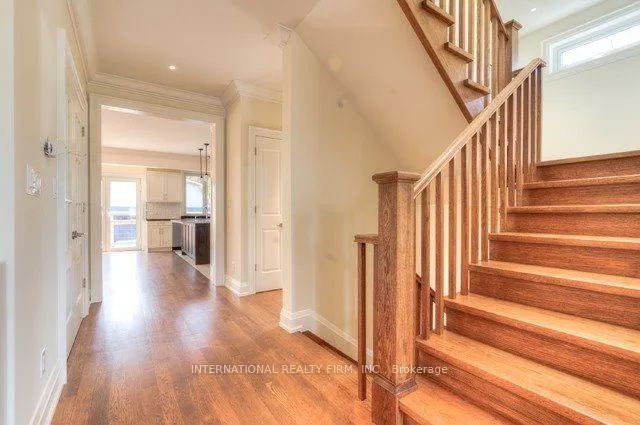 Photo 5 of 33 Cloverhill Road, Etobicoke, Stonegate-Queensway — HOMEH