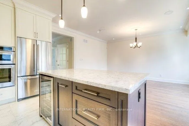 Photo 10 of 33 Cloverhill Road, Etobicoke, Stonegate-Queensway — HOMEH