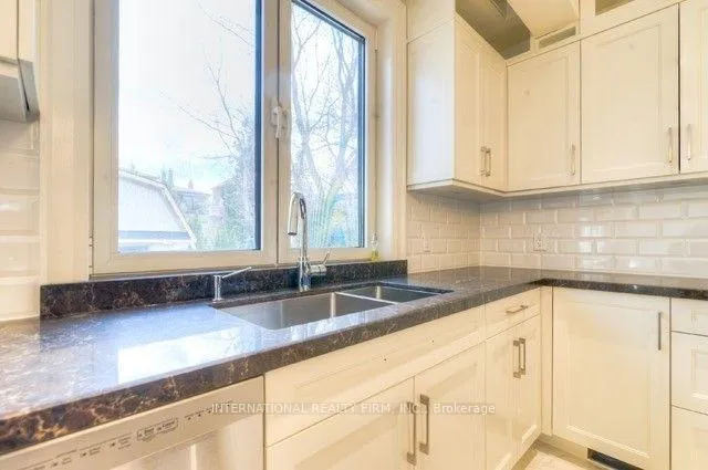 Photo 11 of 33 Cloverhill Road, Etobicoke, Stonegate-Queensway — HOMEH