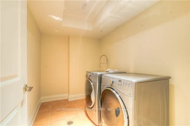 Photo 14 of 33 Cloverhill Road, Etobicoke, Stonegate-Queensway — HOMEH