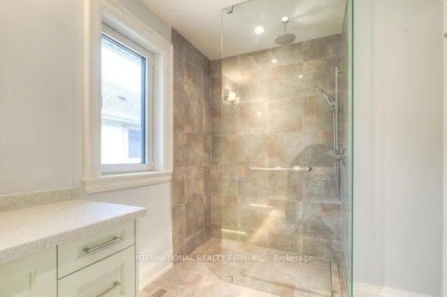 Photo 15 of 33 Cloverhill Road, Etobicoke, Stonegate-Queensway — HOMEH