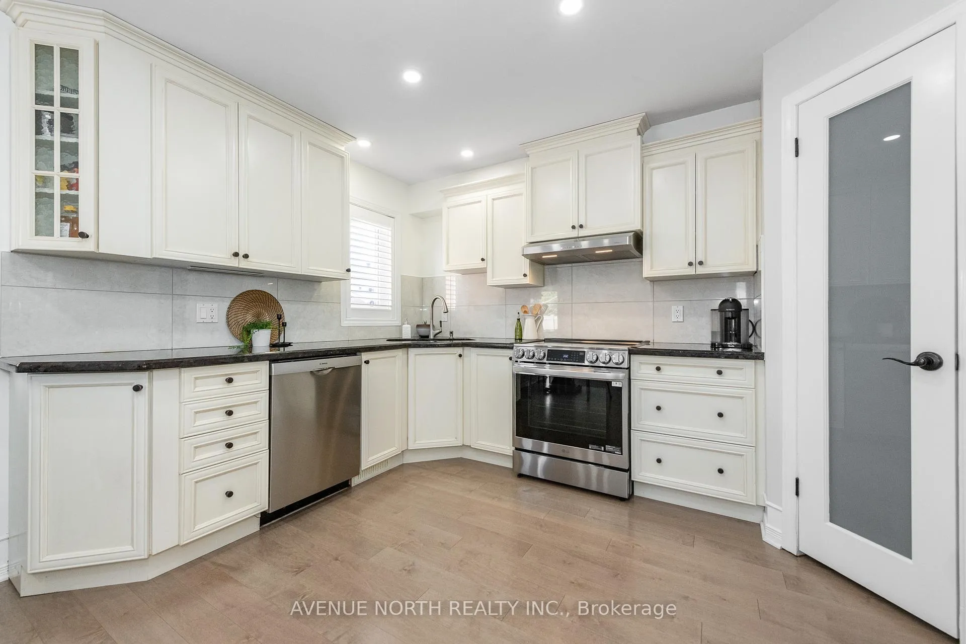 Photo 11 of 3028 Courtyard Crescent, Ottawa, Upper Hunt Club — HOMEH