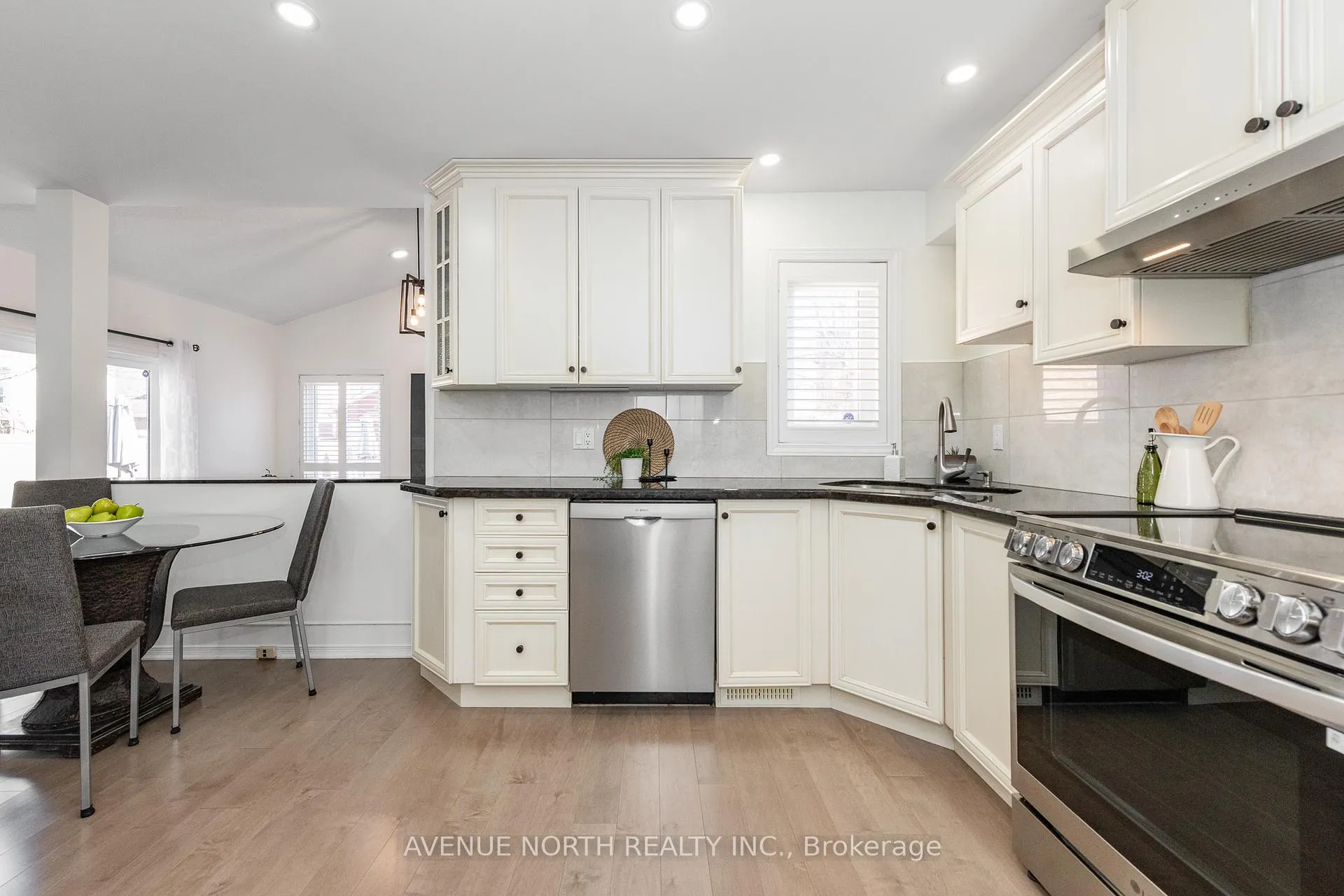 Photo 12 of 3028 Courtyard Crescent, Ottawa, Upper Hunt Club — HOMEH