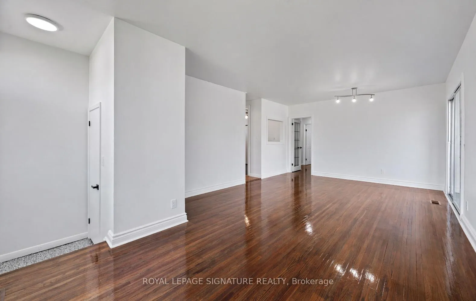 Photo 2 of 1003 Wardman Crescent, Whitby, Williamsburg — HOMEH