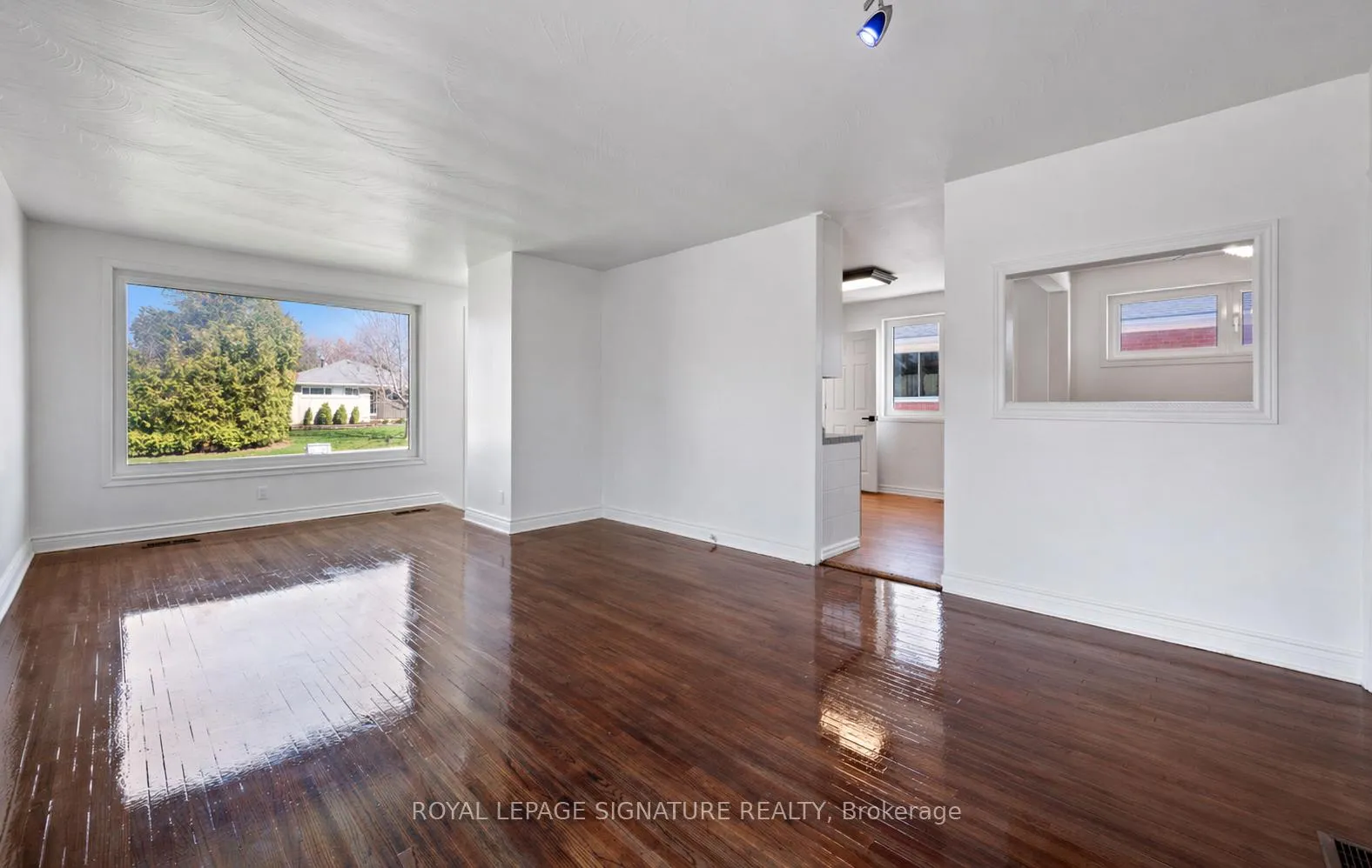 Photo 3 of 1003 Wardman Crescent, Whitby, Williamsburg — HOMEH