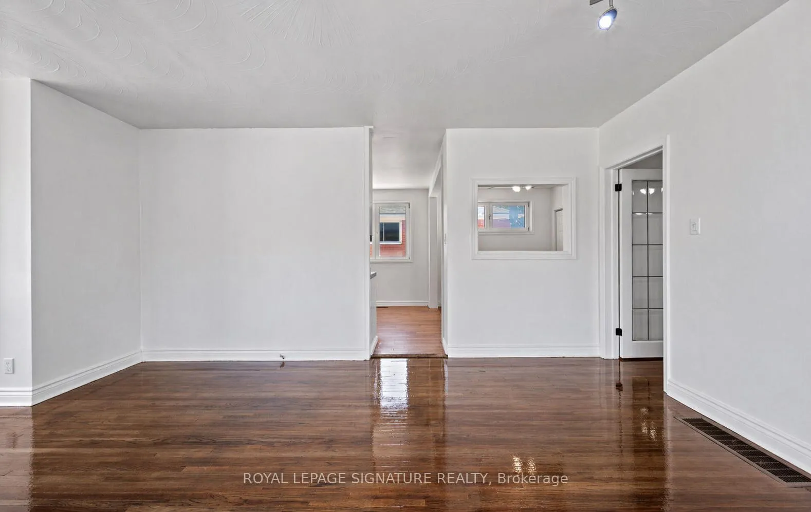 Photo 6 of 1003 Wardman Crescent, Whitby, Williamsburg — HOMEH