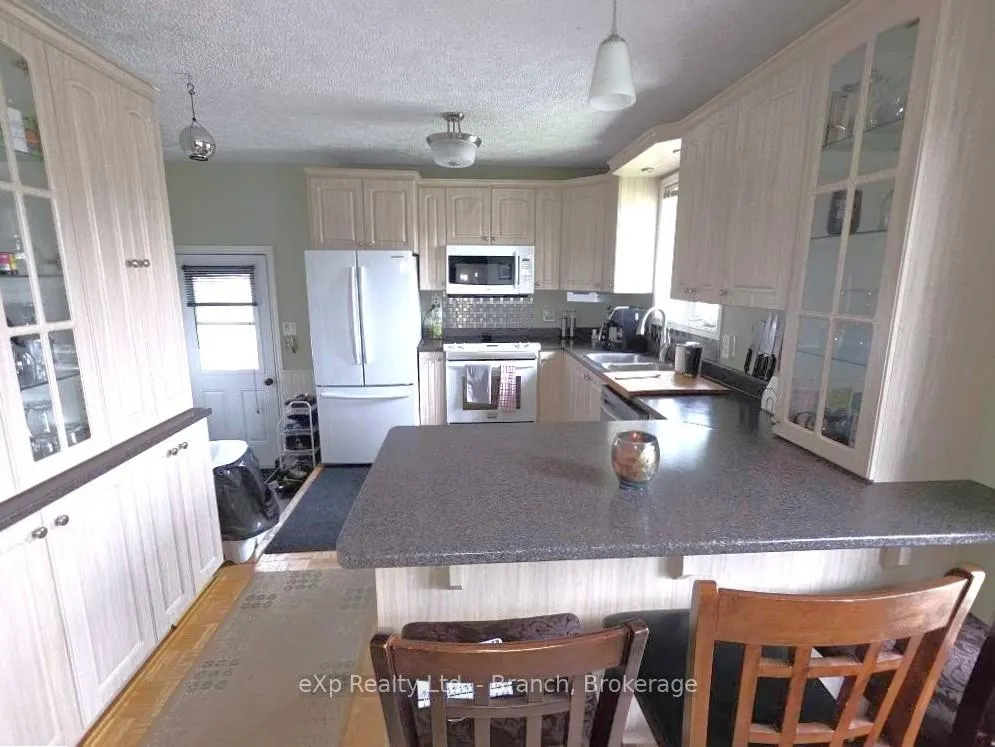Photo 8 of 17 Gauthier Street, Kapuskasing — HOMEH
