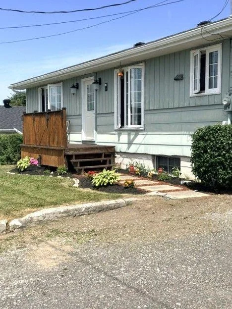 Photo 2 of 17 Gauthier Street, Kapuskasing — HOMEH