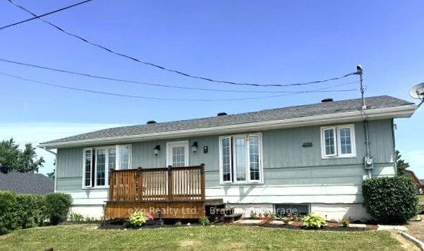 Photo 3 of 17 Gauthier Street, Kapuskasing — HOMEH