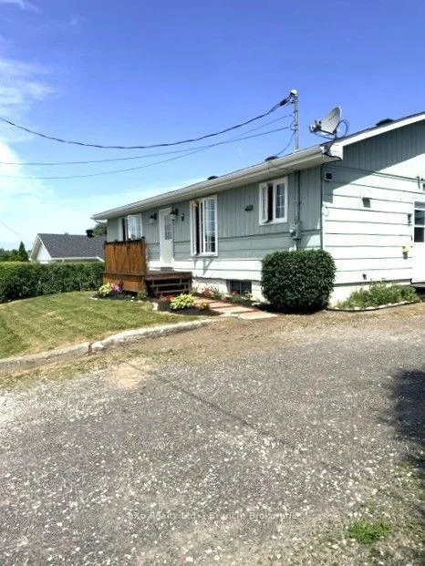 Photo 4 of 17 Gauthier Street, Kapuskasing — HOMEH