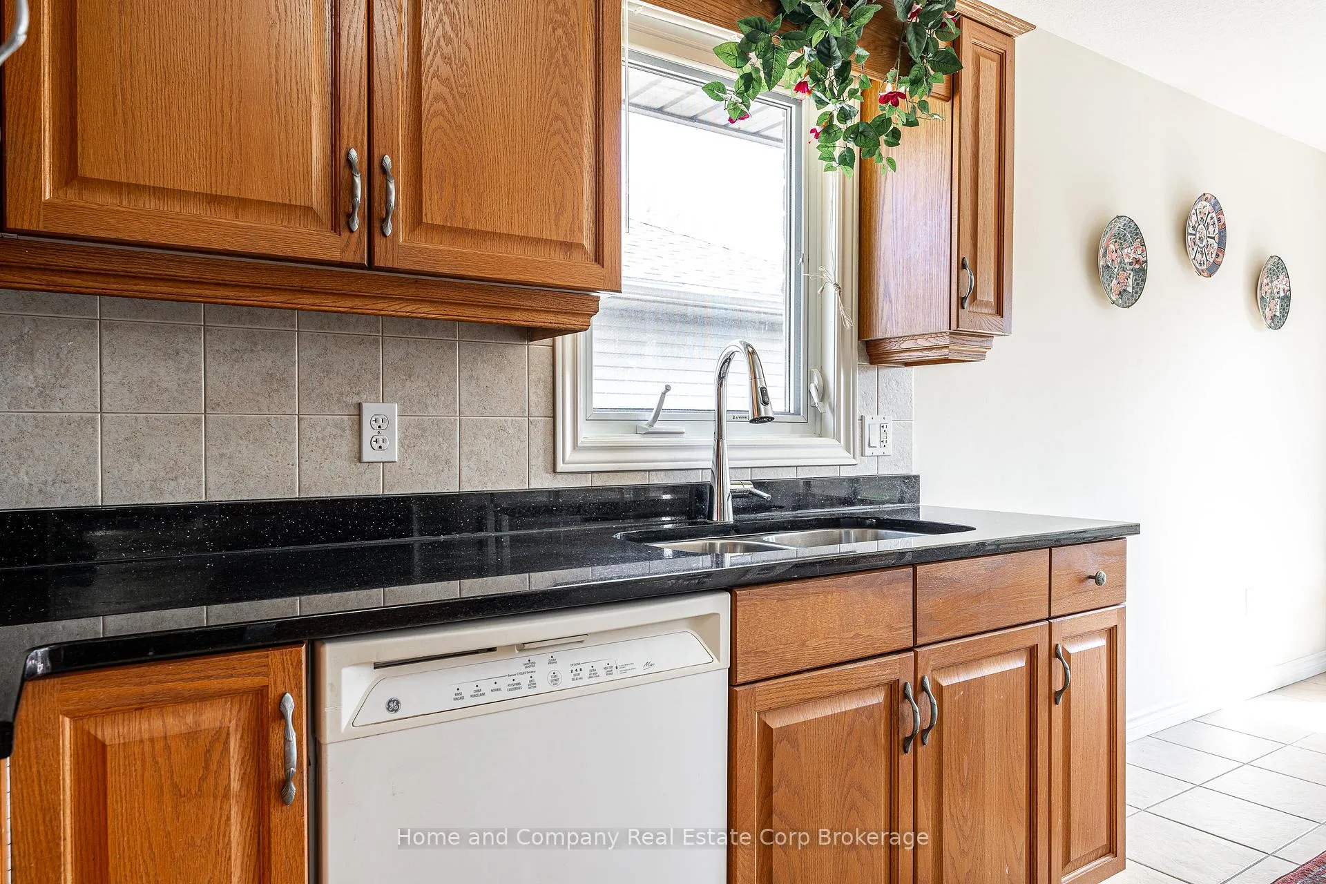 Photo 9 of 86 Lightbourne Avenue, Stratford — HOMEH