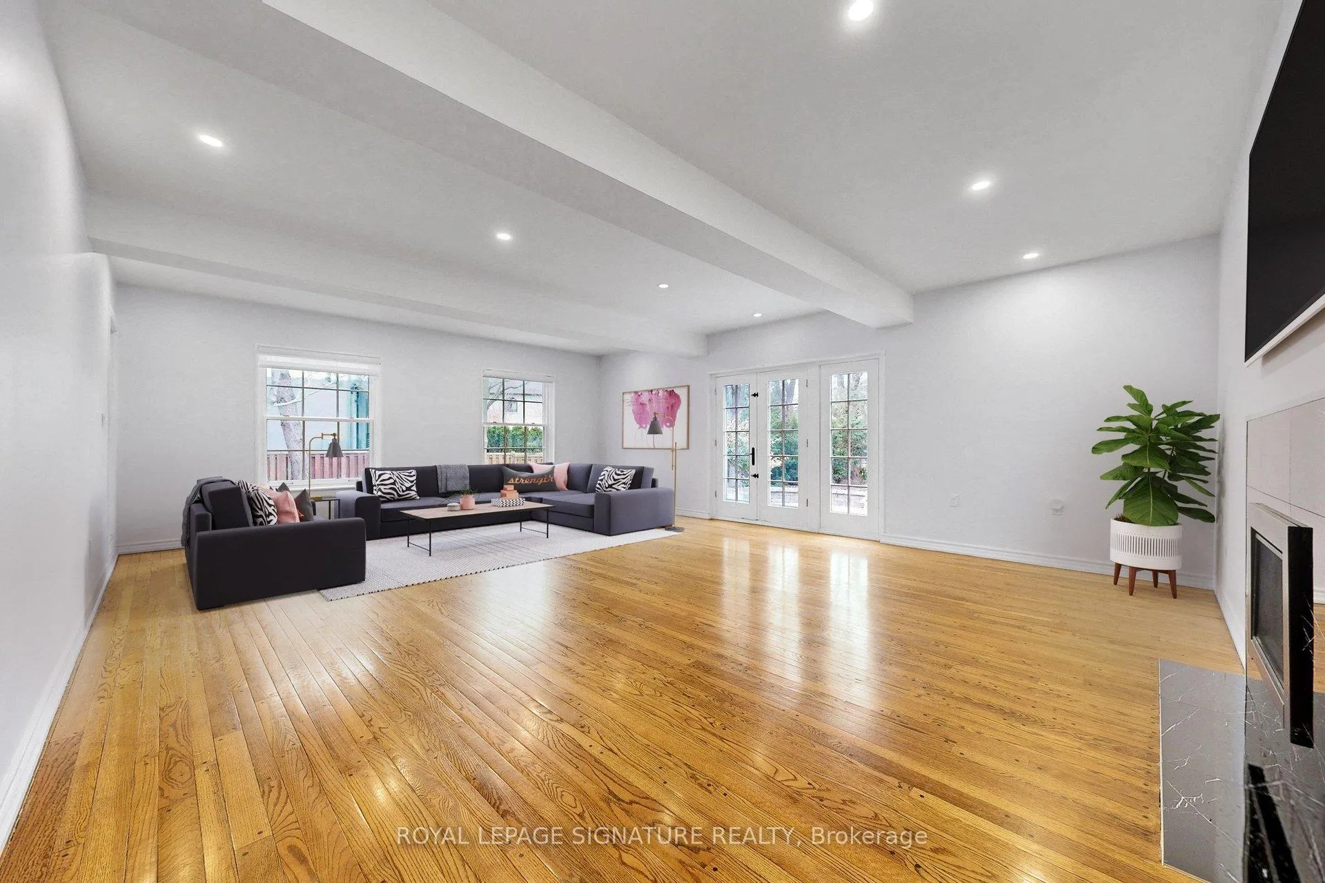 Photo 3 of 24 Laureleaf Road, Markham, Bayview Glen — HOMEH