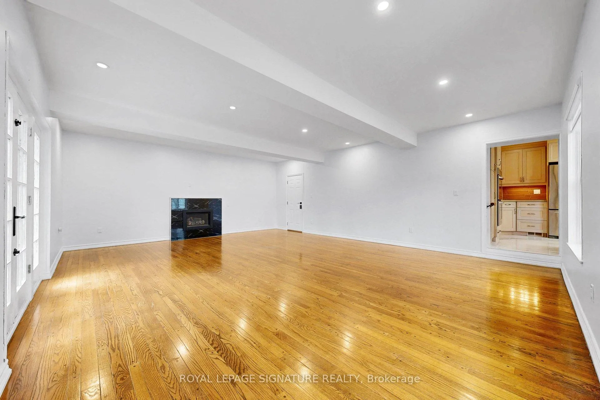 Photo 11 of 24 Laureleaf Road, Markham, Bayview Glen — HOMEH