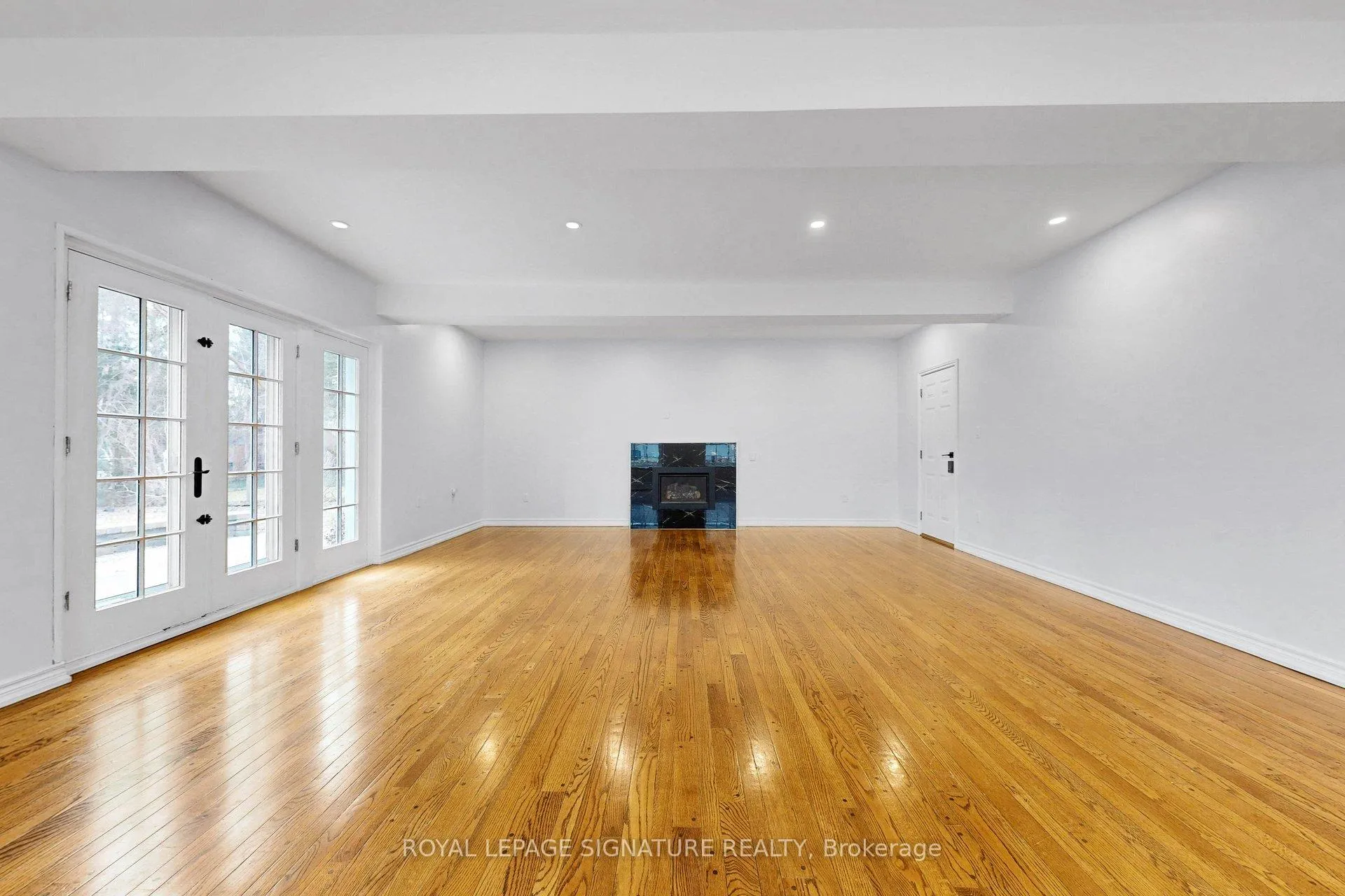 Photo 12 of 24 Laureleaf Road, Markham, Bayview Glen — HOMEH