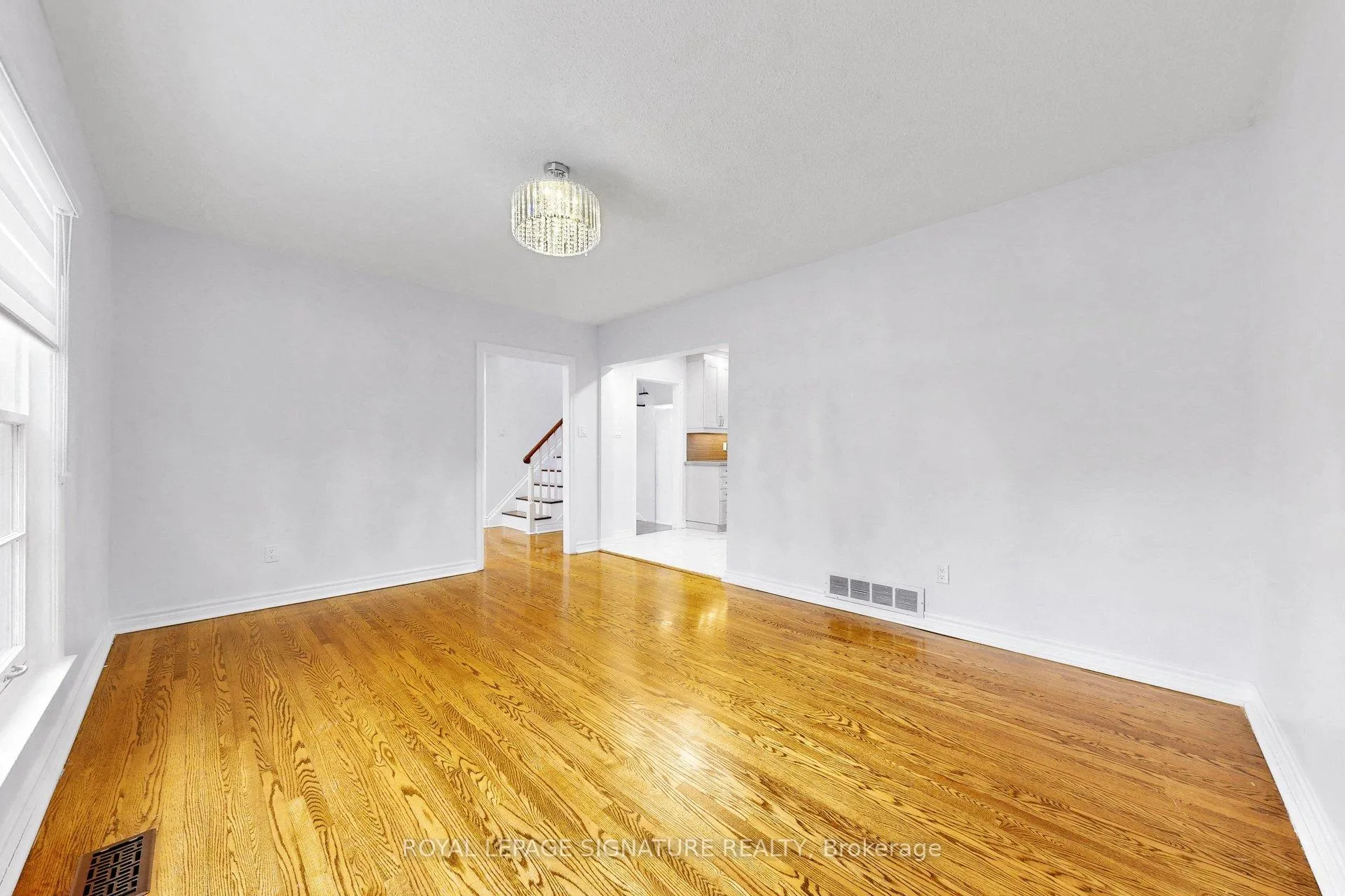 Photo 21 of 24 Laureleaf Road, Markham, Bayview Glen — HOMEH