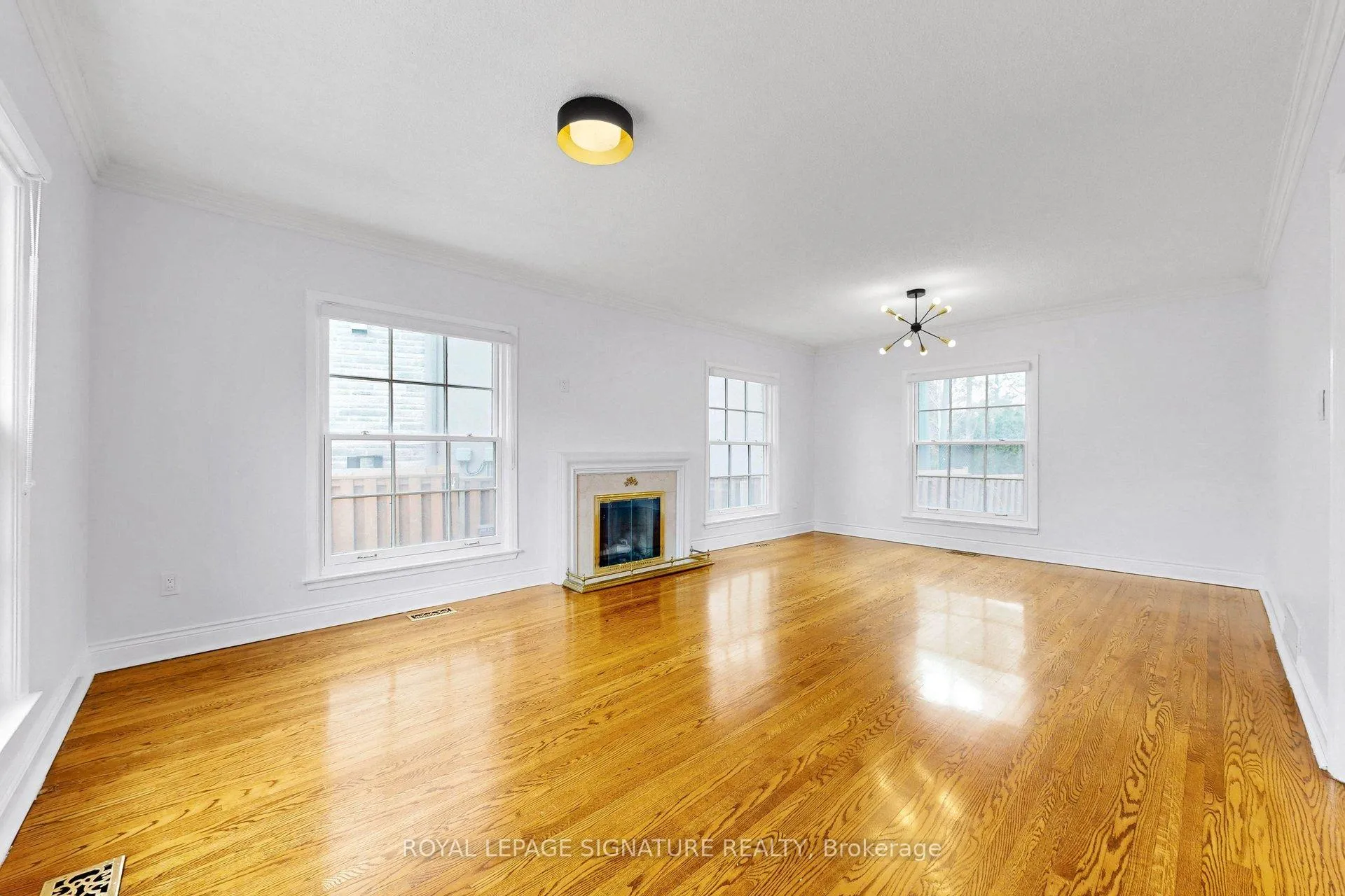 Photo 26 of 24 Laureleaf Road, Markham, Bayview Glen — HOMEH