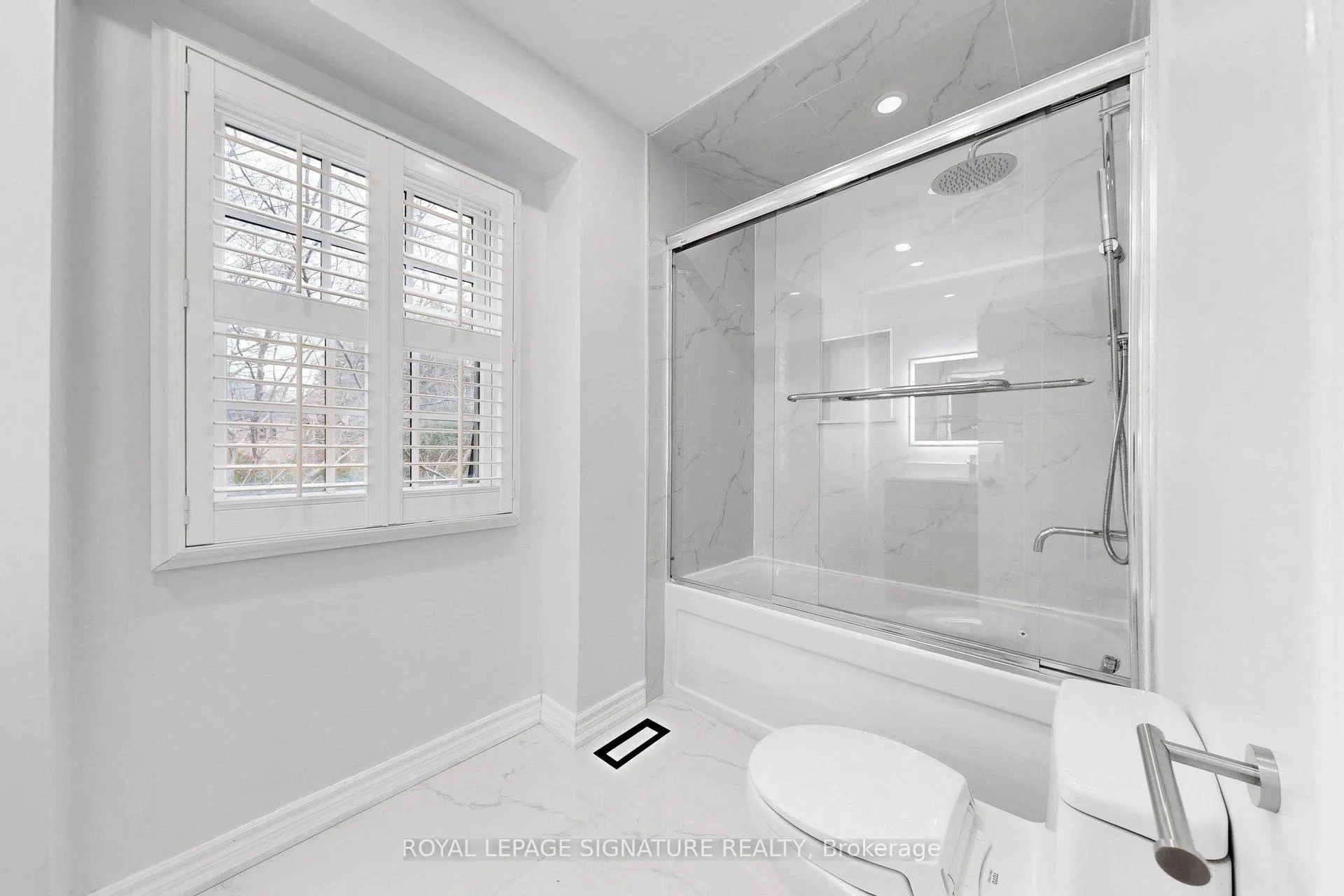 Photo 33 of 24 Laureleaf Road, Markham, Bayview Glen — HOMEH