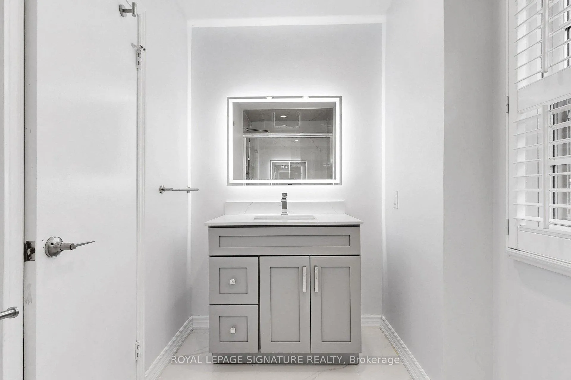 Photo 34 of 24 Laureleaf Road, Markham, Bayview Glen — HOMEH