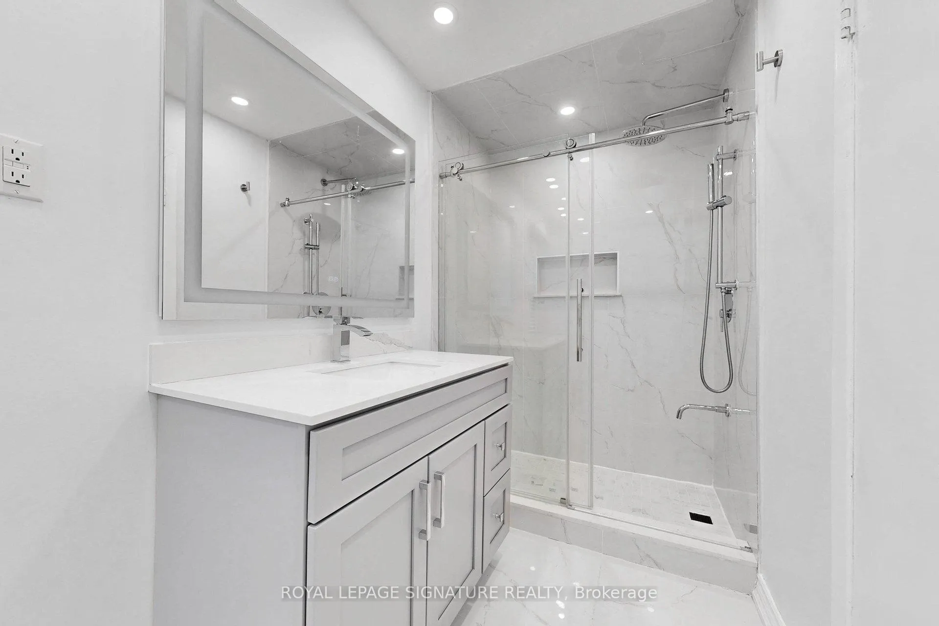 Photo 36 of 24 Laureleaf Road, Markham, Bayview Glen — HOMEH