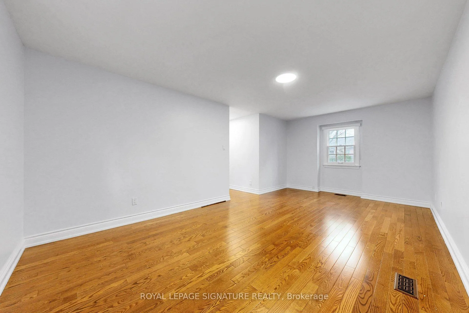 Photo 39 of 24 Laureleaf Road, Markham, Bayview Glen — HOMEH