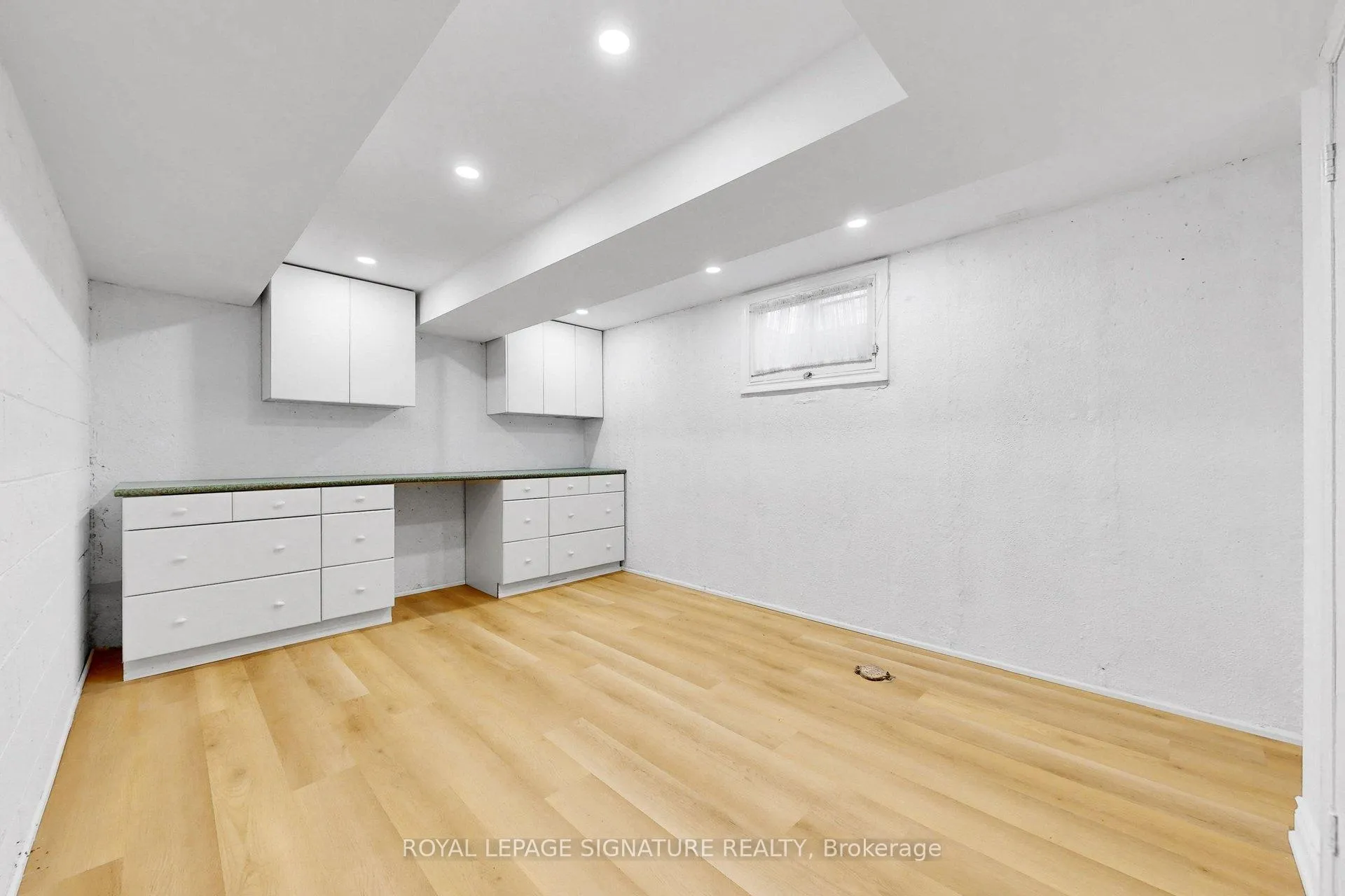 Photo 40 of 24 Laureleaf Road, Markham, Bayview Glen — HOMEH