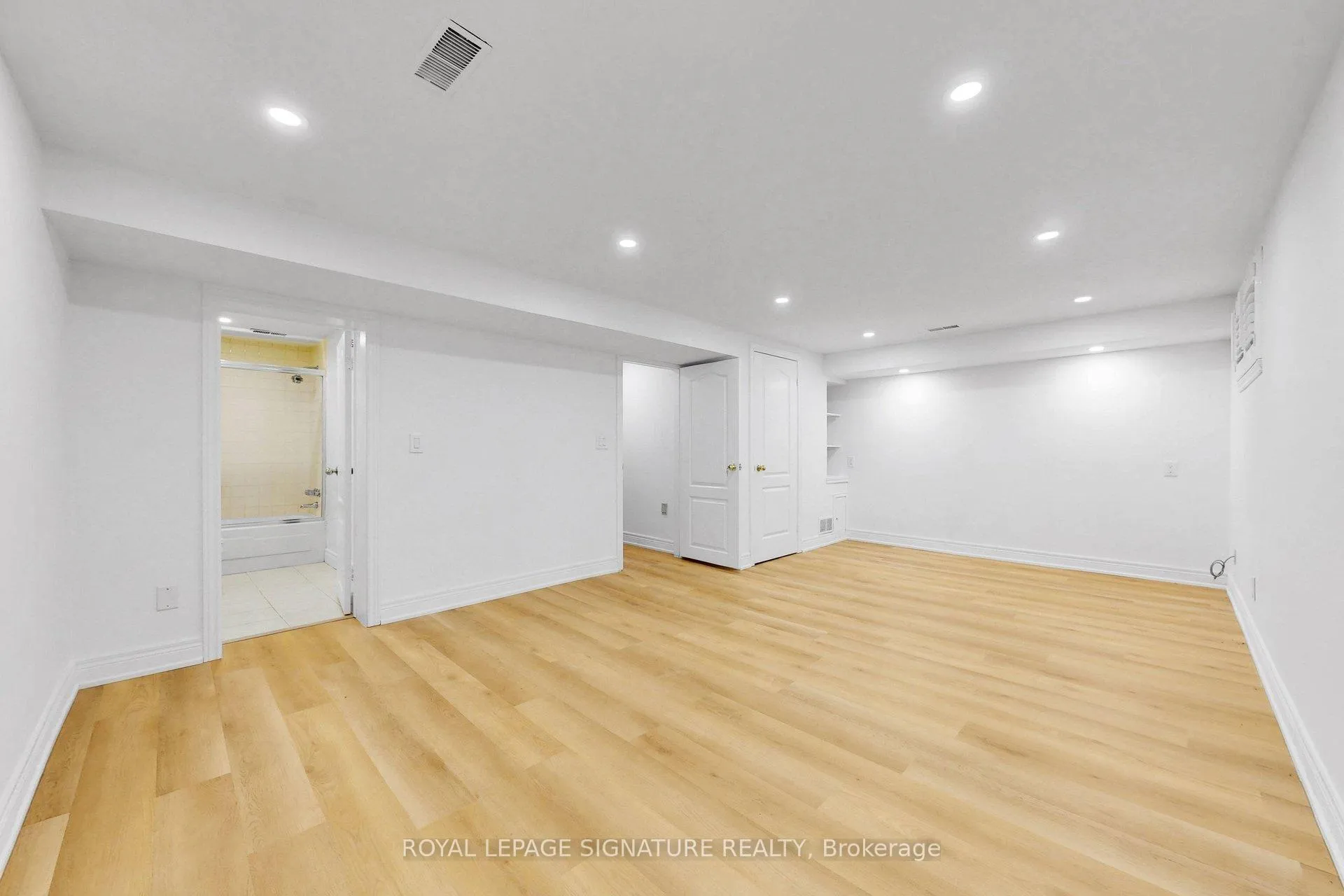 Photo 41 of 24 Laureleaf Road, Markham, Bayview Glen — HOMEH
