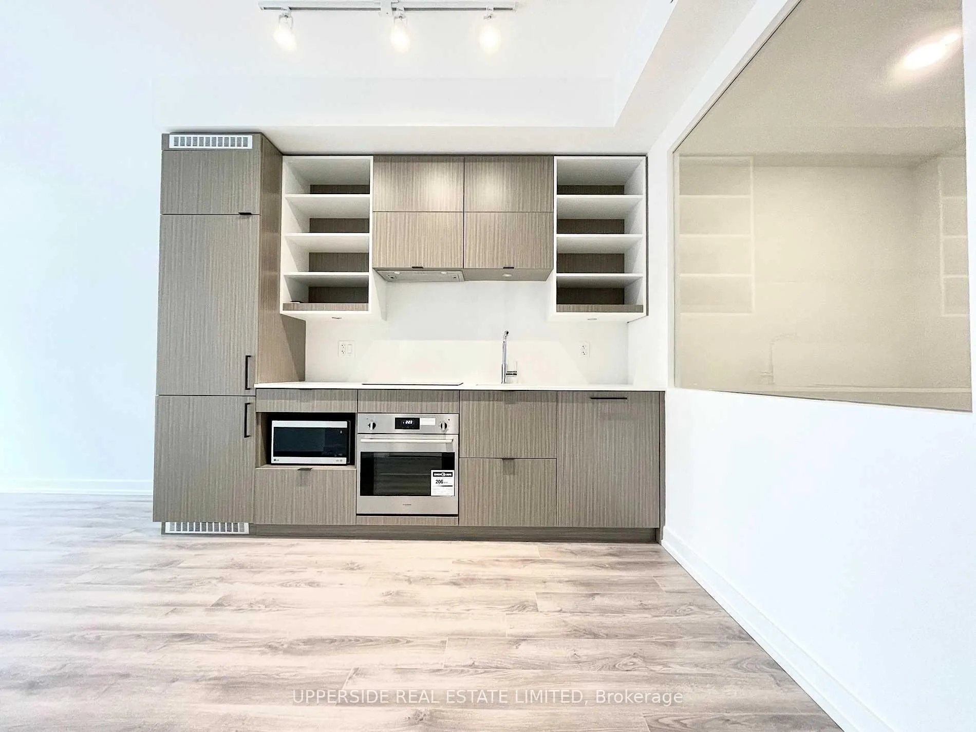 Photo 4 of Unit 1014, 20 Edward Street W, Toronto, Bay Street Corridor — HOMEH