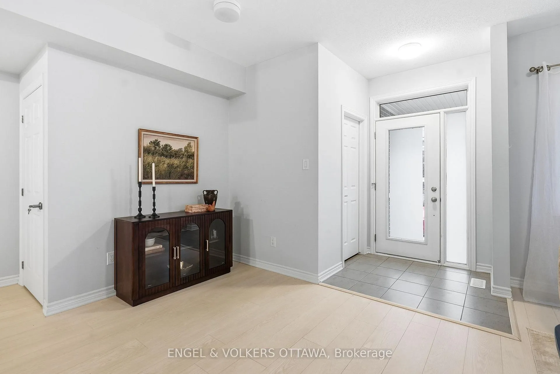 Photo 4 of 135 Anthracite Private, Ottawa, Barrhaven - Heritage Park — HOMEH