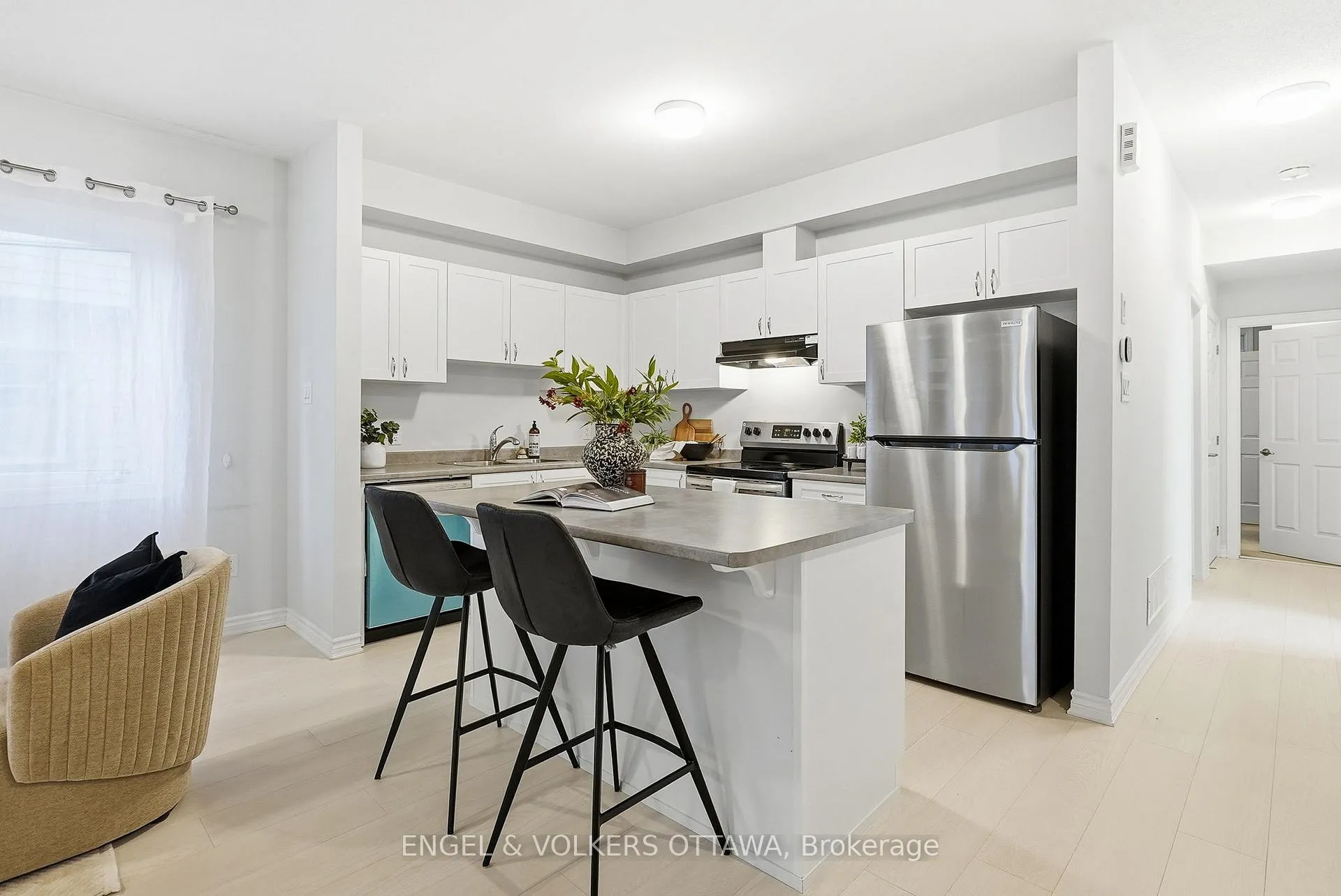 Photo 6 of 135 Anthracite Private, Ottawa, Barrhaven - Heritage Park — HOMEH