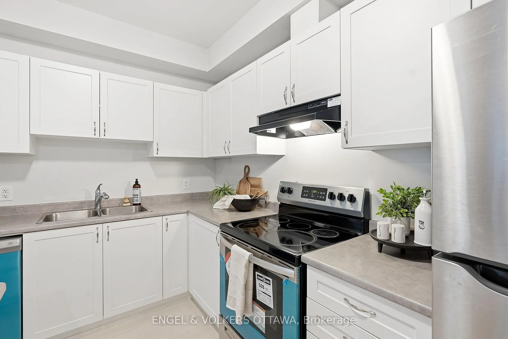 Photo 7 of 135 Anthracite Private, Ottawa, Barrhaven - Heritage Park — HOMEH