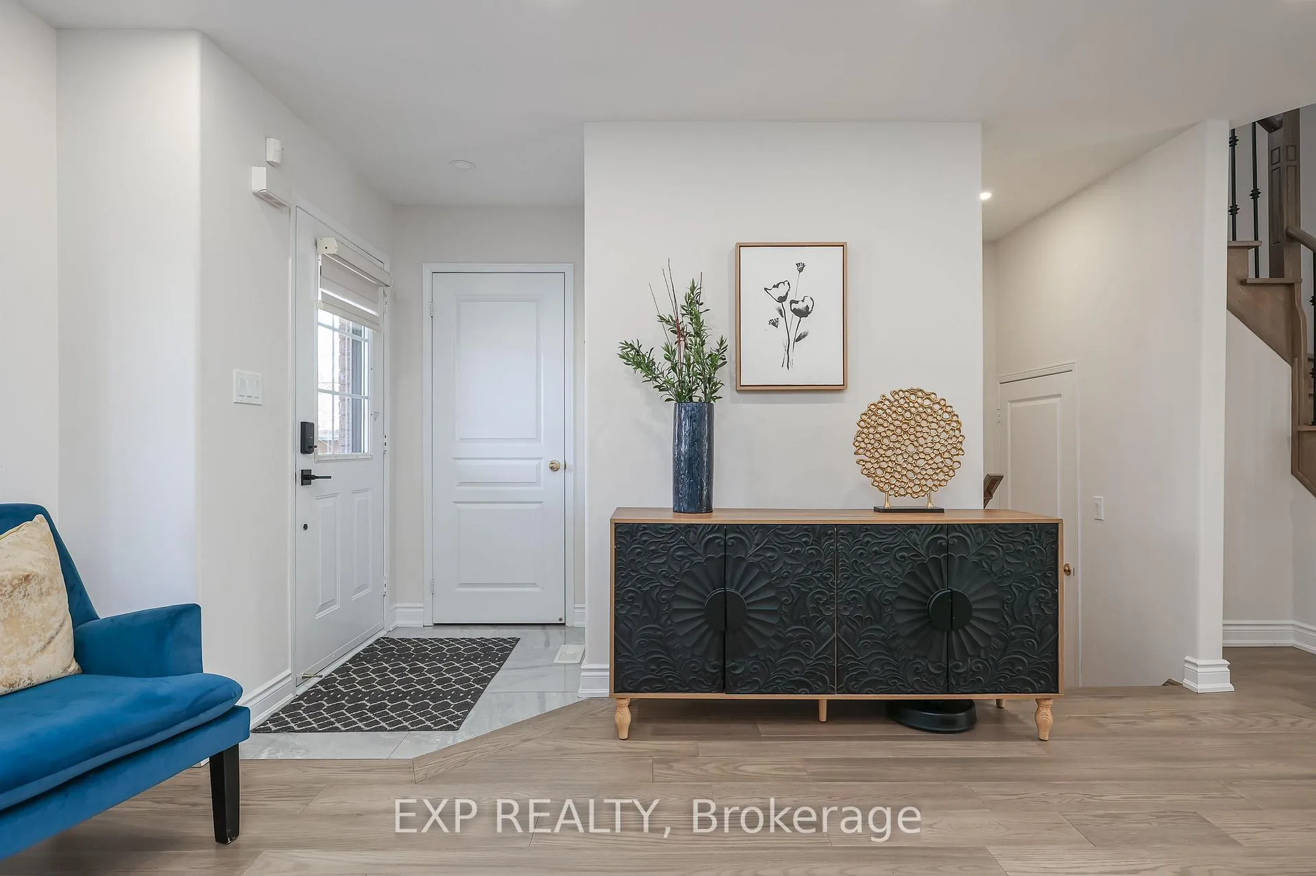 Photo 3 of 2210 Fairmount Drive, Oakville, Westmount — HOMEH
