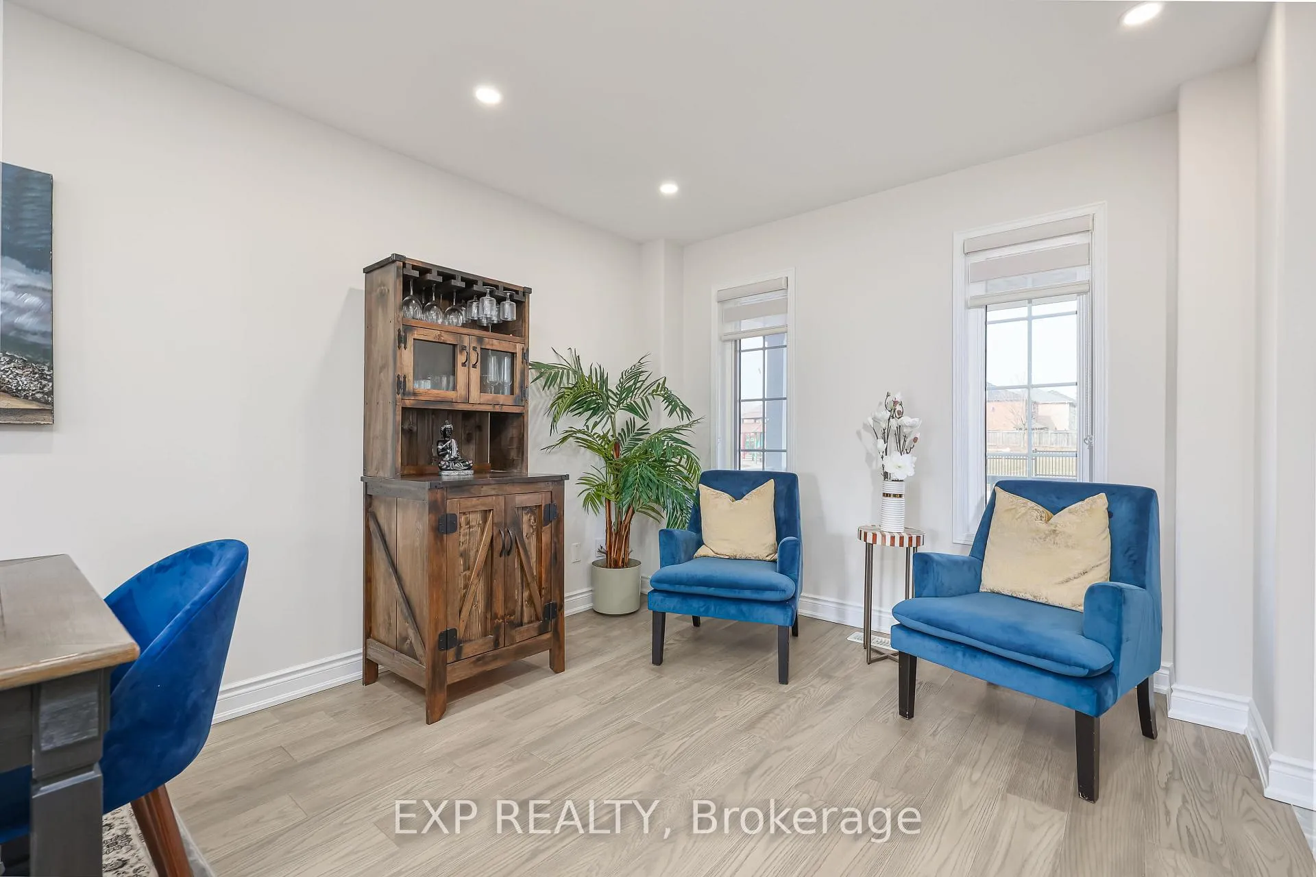 Photo 5 of 2210 Fairmount Drive, Oakville, Westmount — HOMEH
