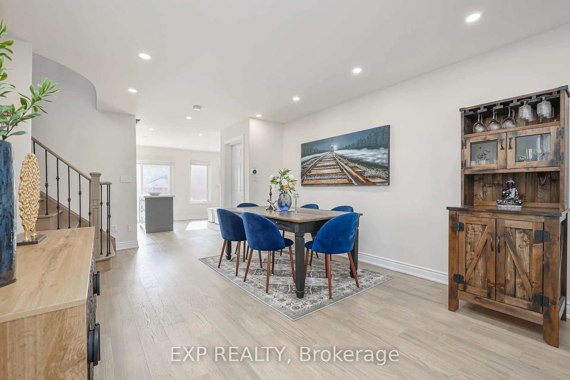 Photo 6 of 2210 Fairmount Drive, Oakville, Westmount — HOMEH