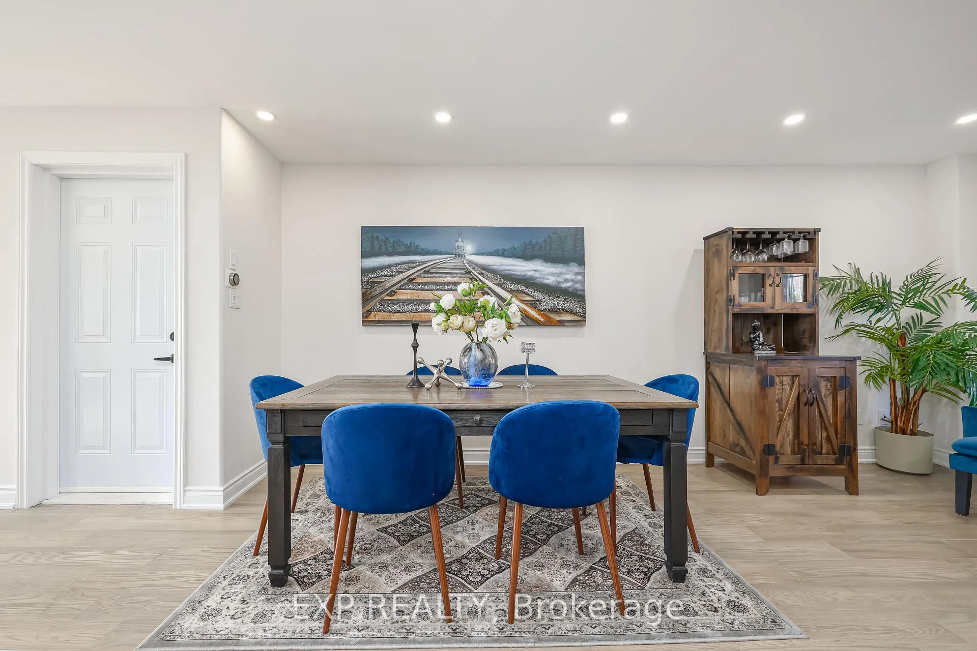 Photo 7 of 2210 Fairmount Drive, Oakville, Westmount — HOMEH